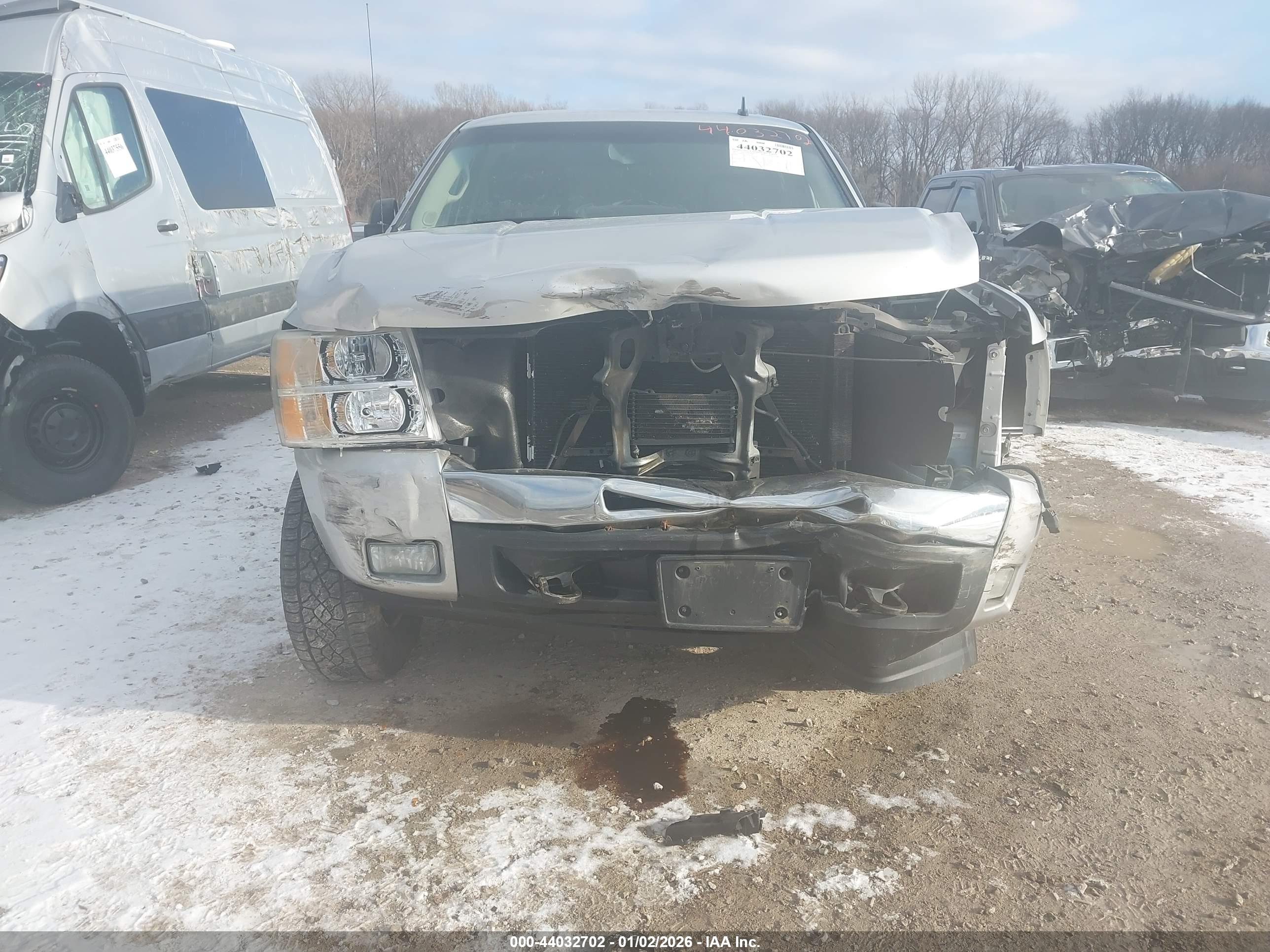 CHEVROLET SILVERADO image 6