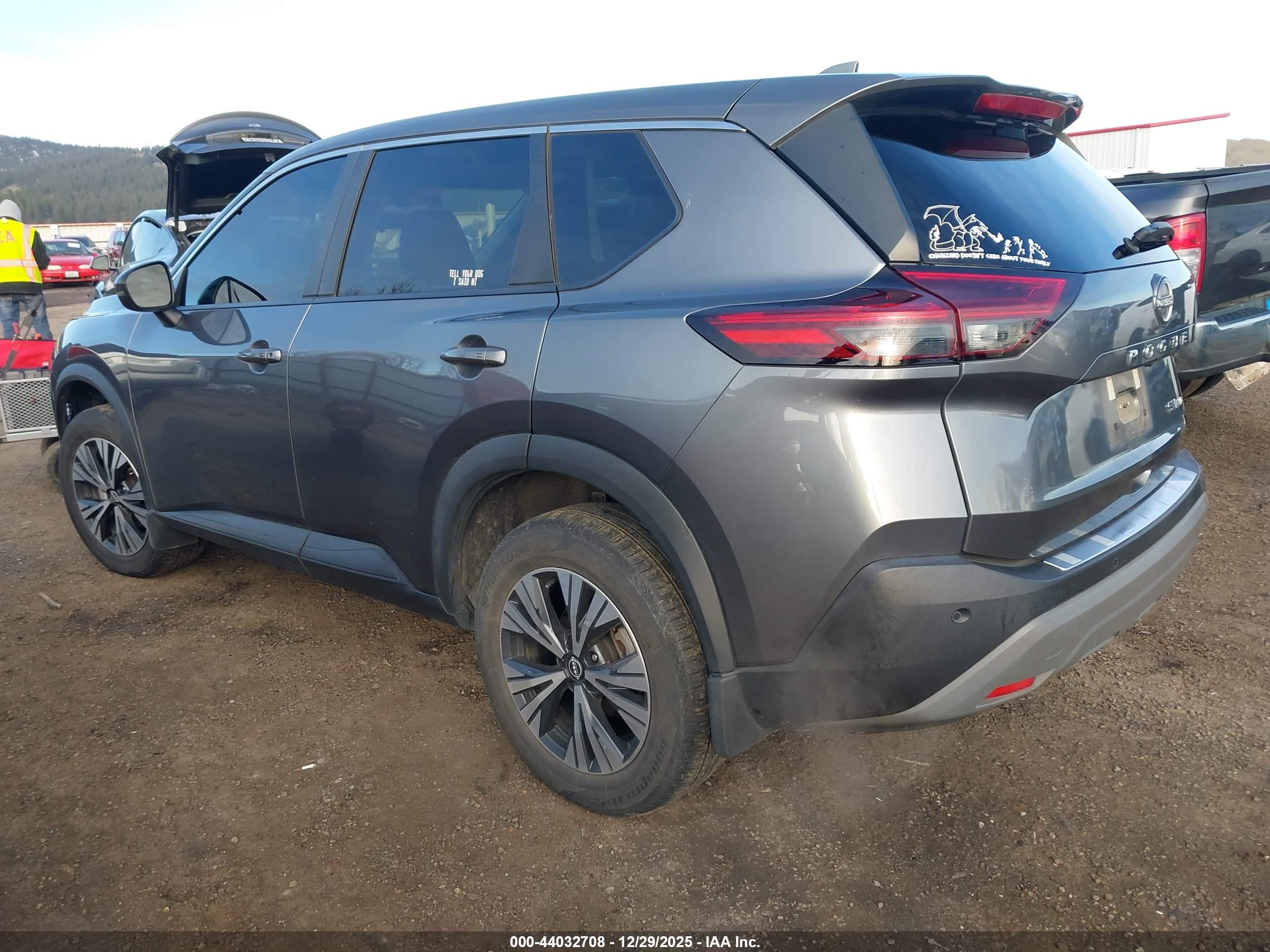 NISSAN ROGUE image 3