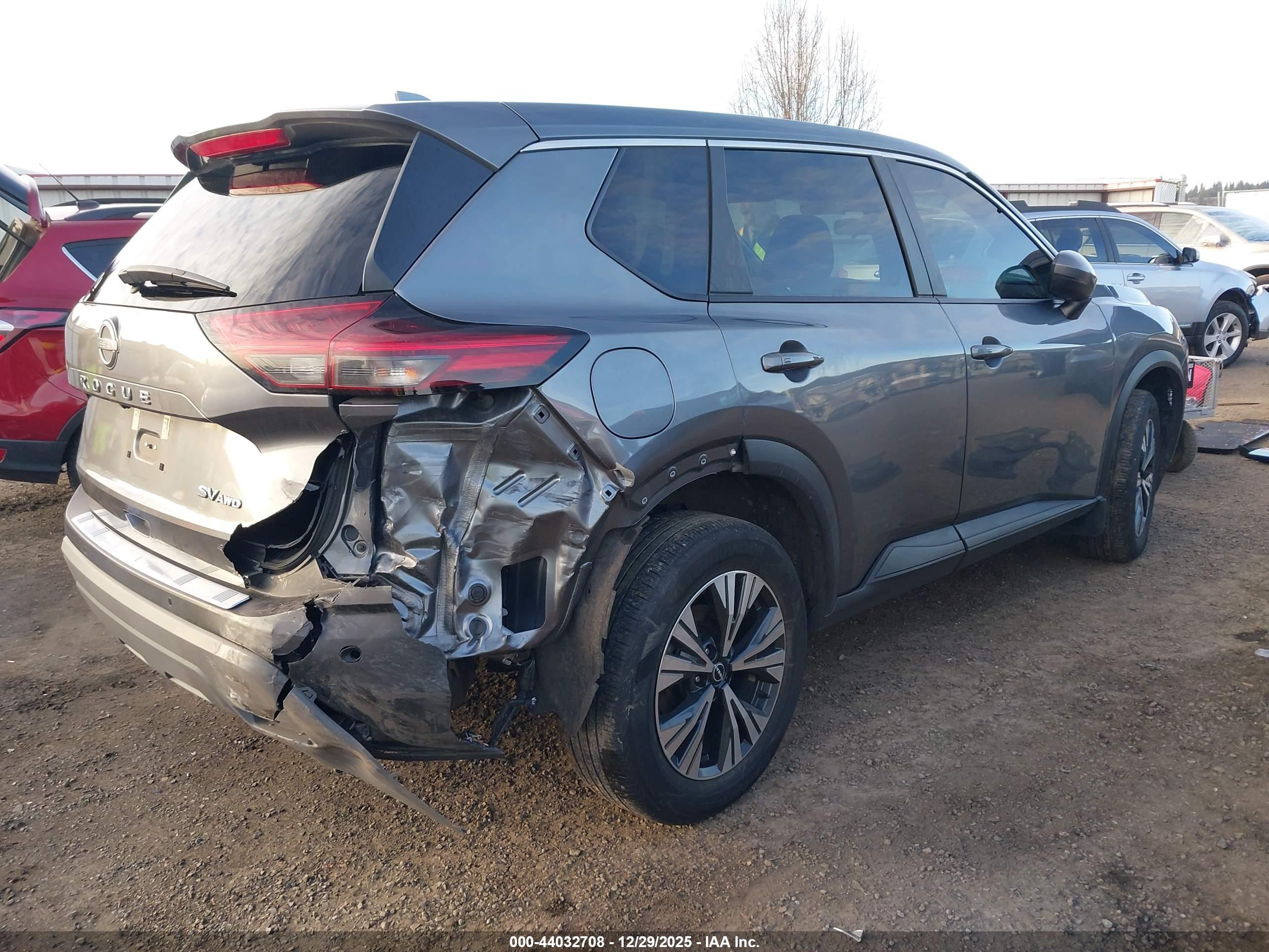 NISSAN ROGUE image 4