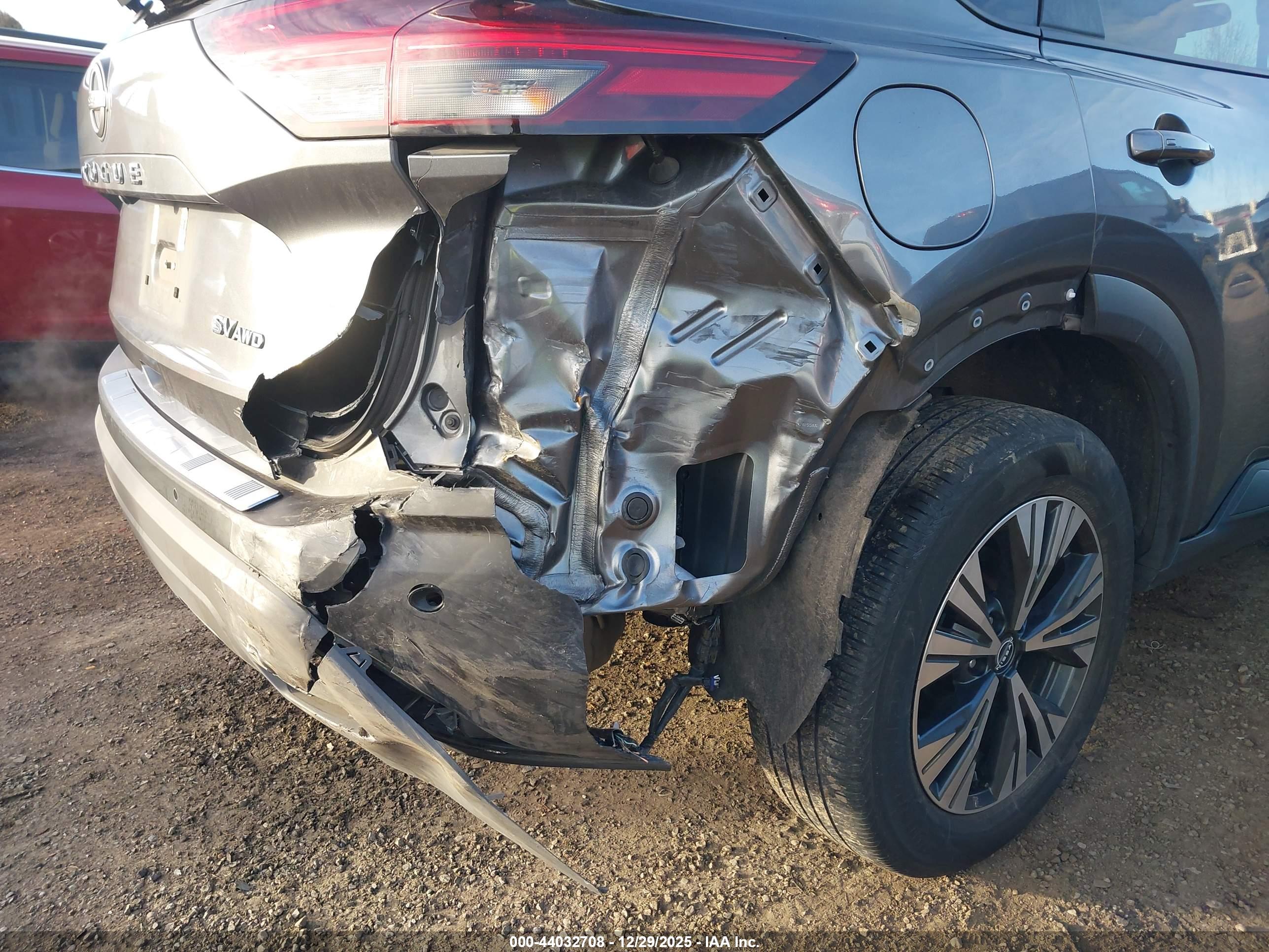NISSAN ROGUE image 6