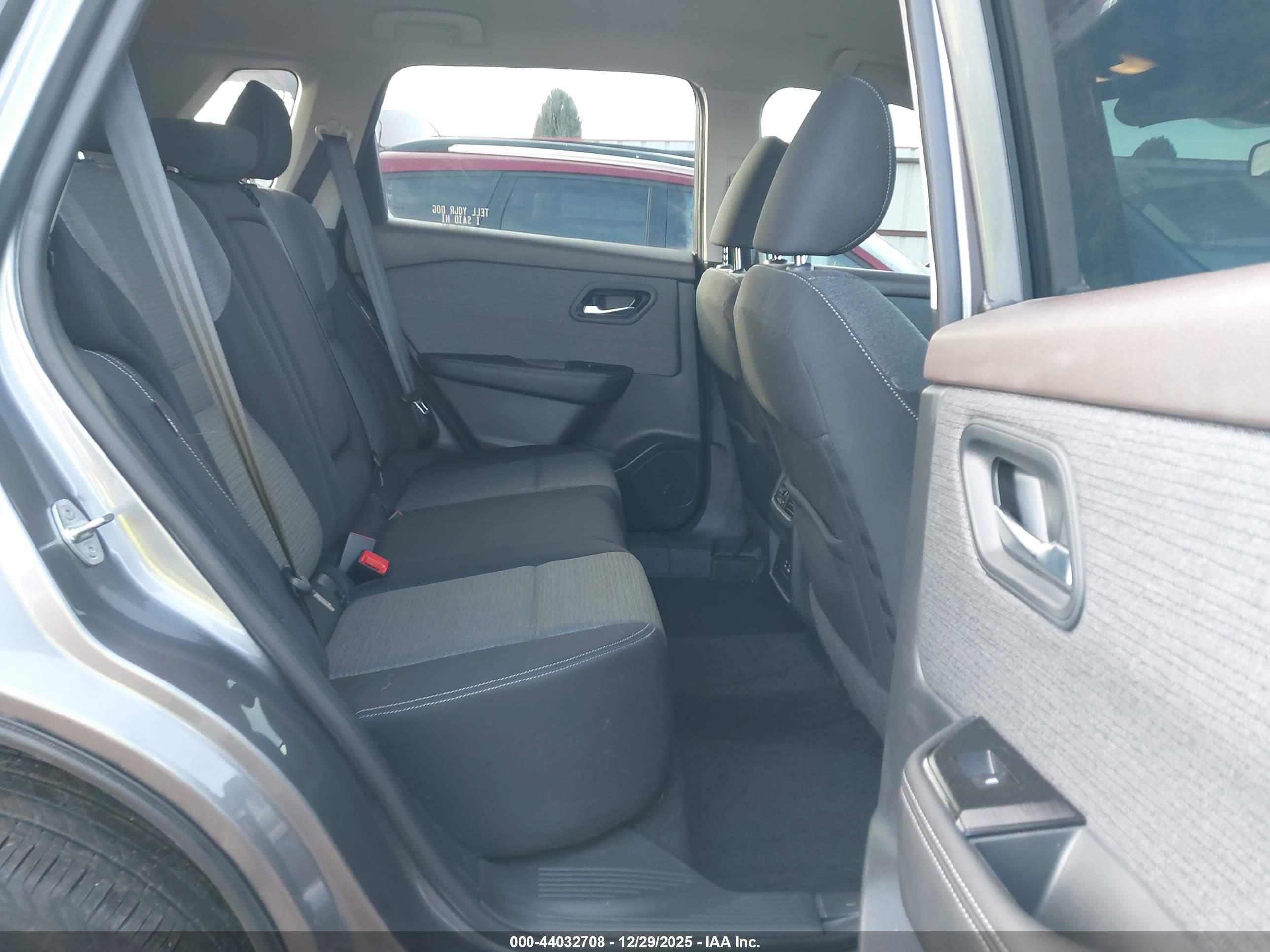NISSAN ROGUE image 8