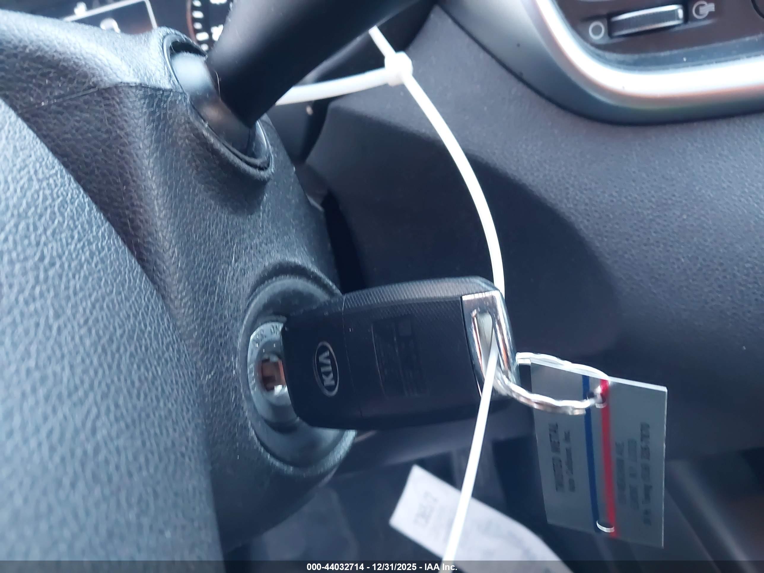 KIA SORENTO image 11