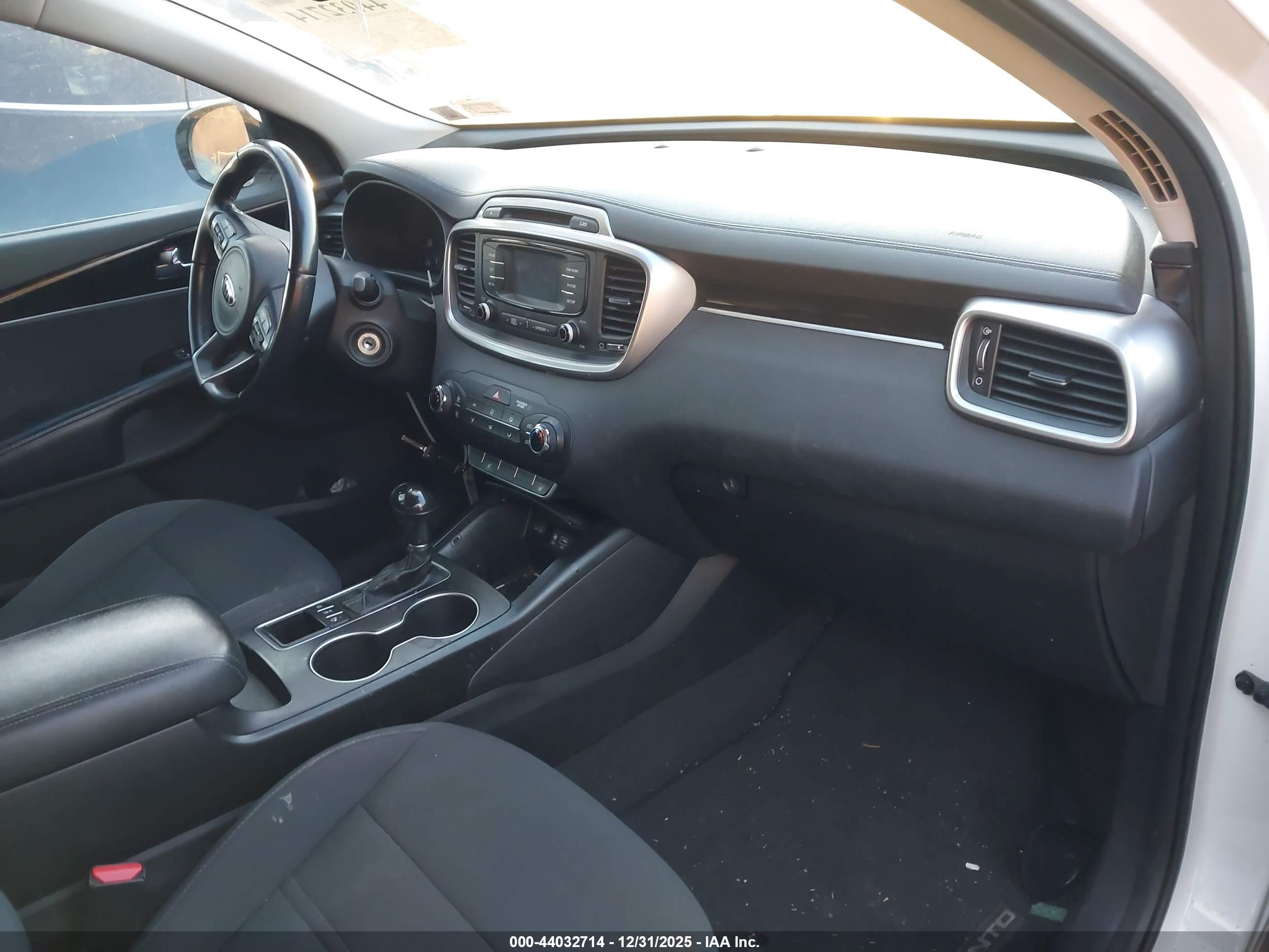 KIA SORENTO image 5