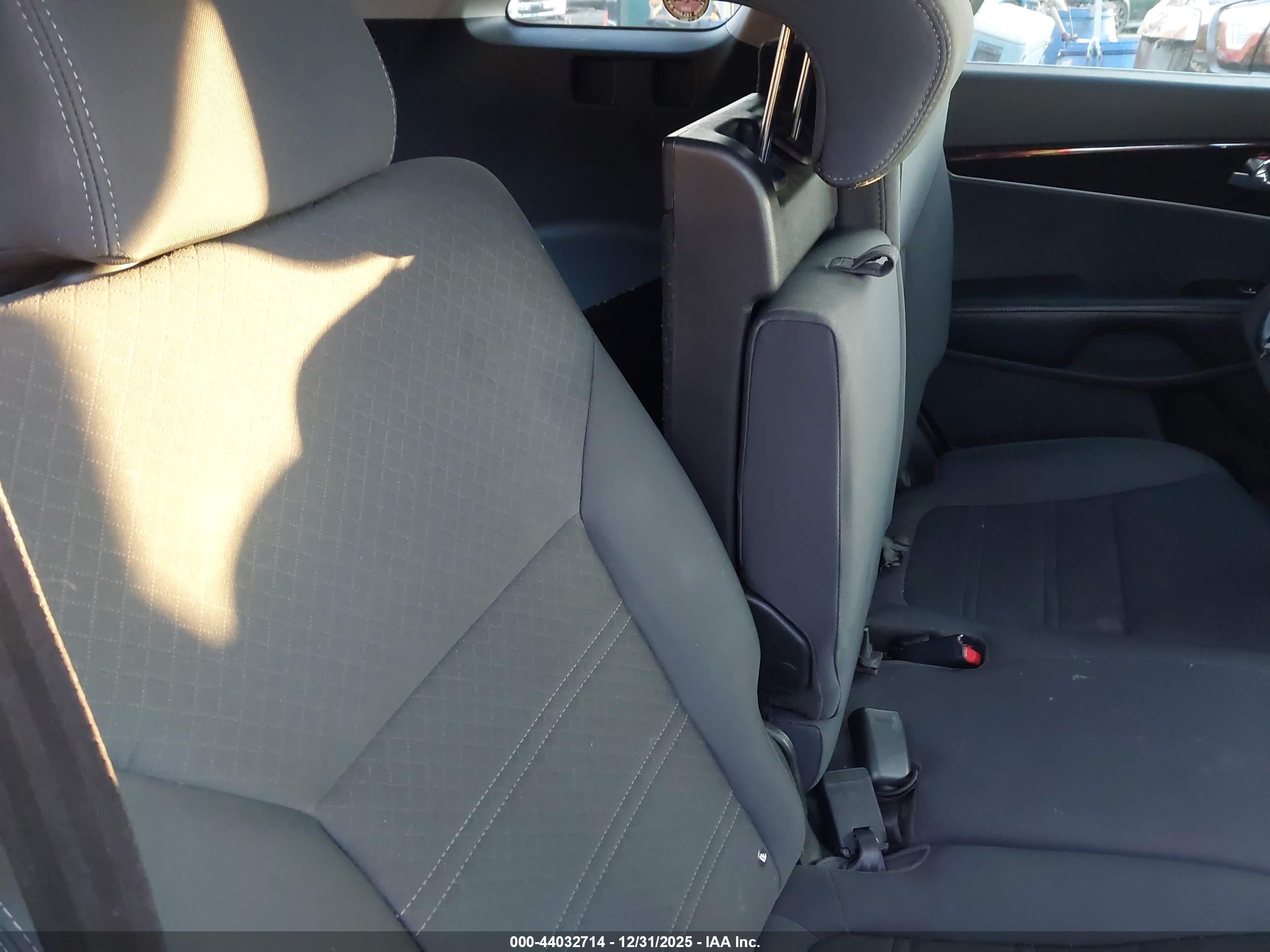 KIA SORENTO image 8
