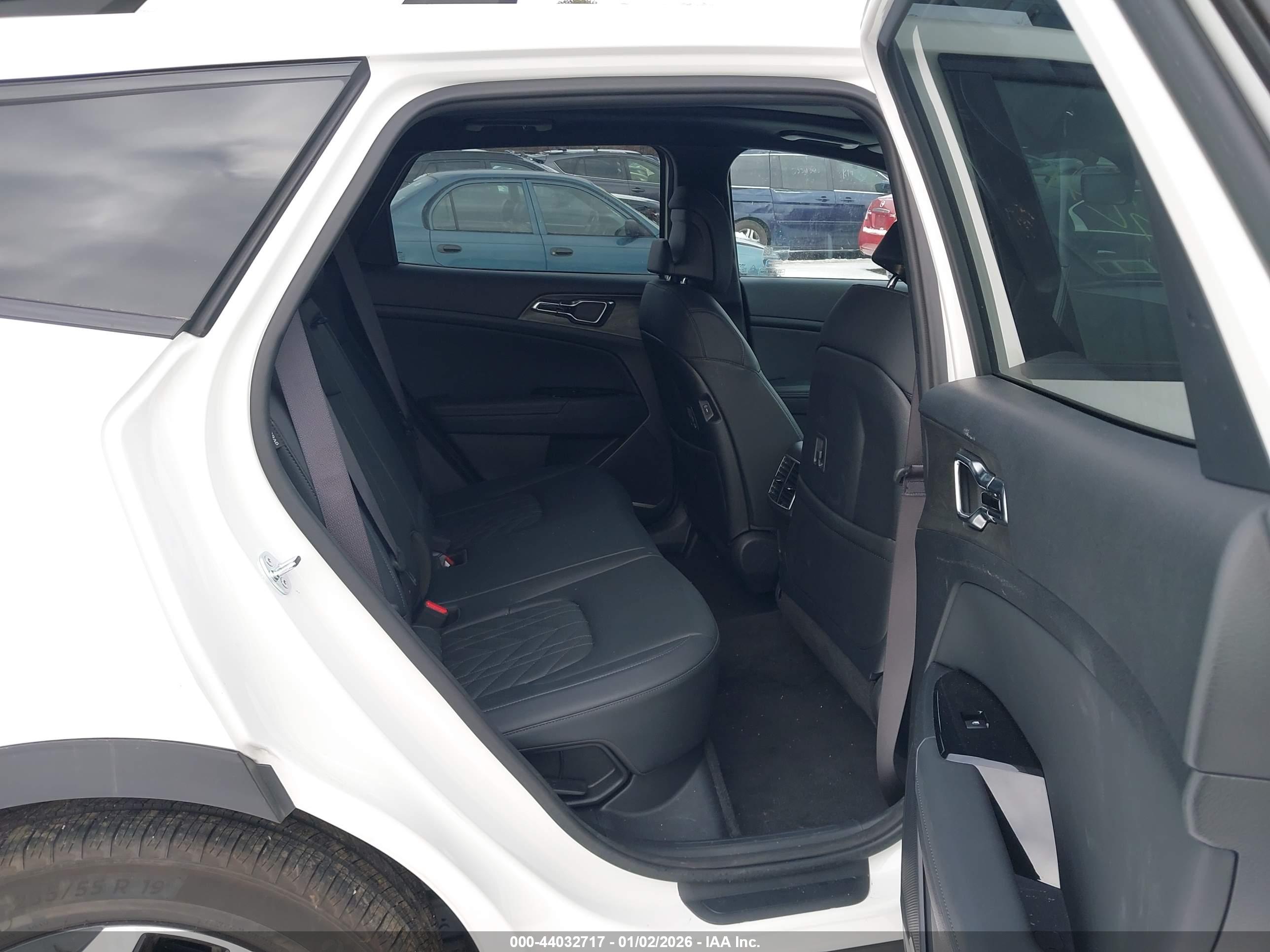 KIA SPORTAGE image 8