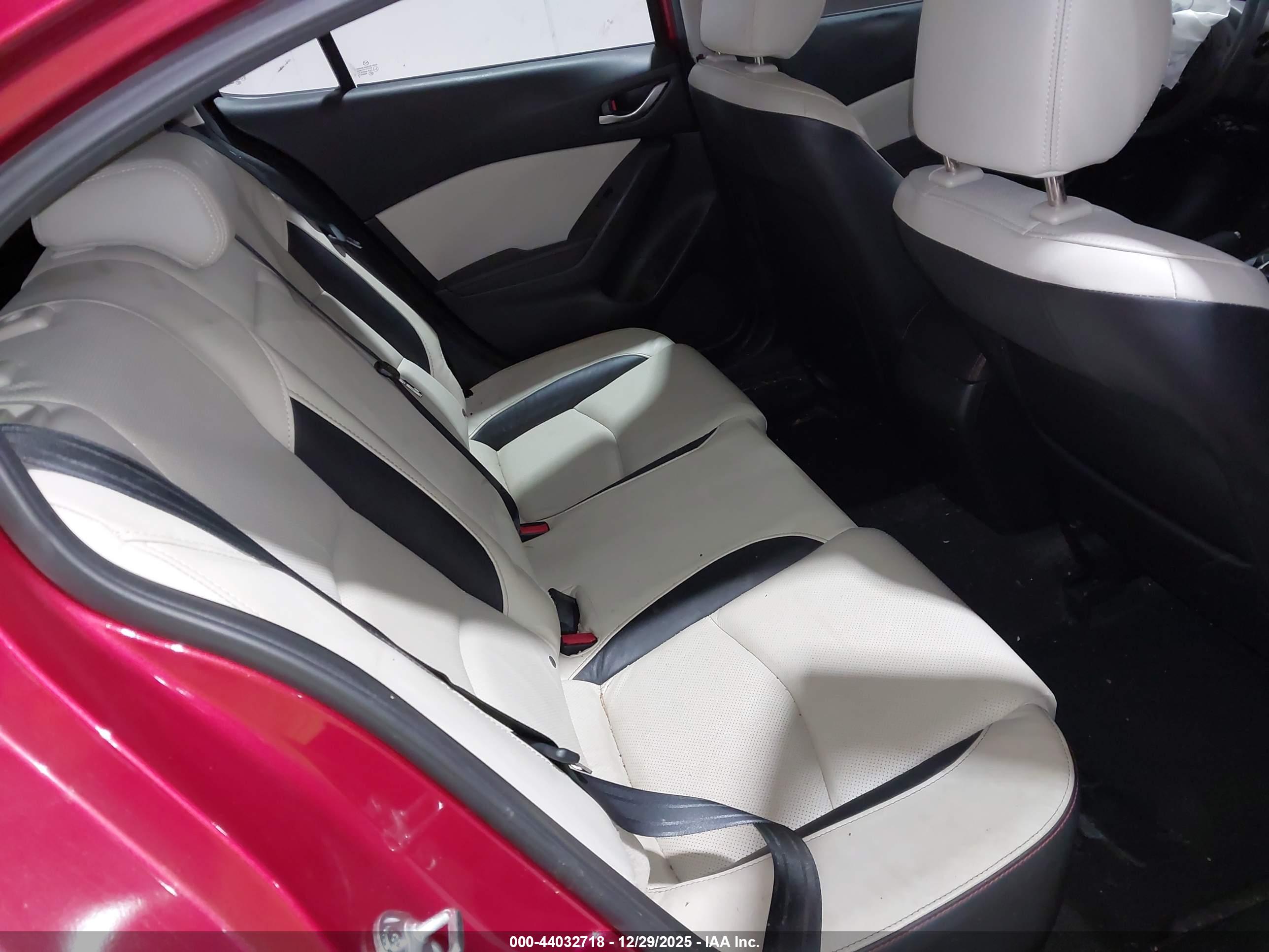 MAZDA MAZDA3 image 8