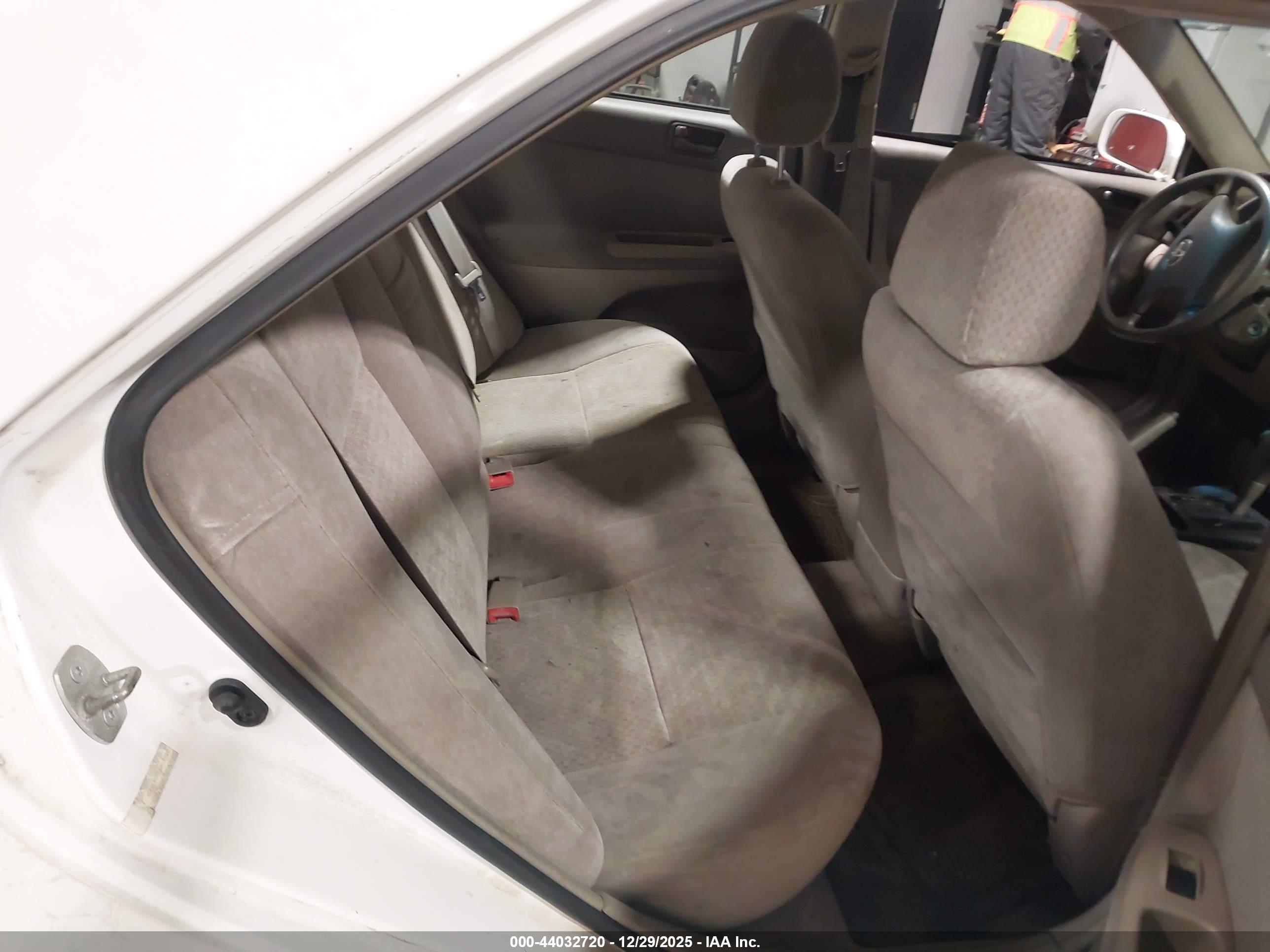 TOYOTA CAMRY image 8