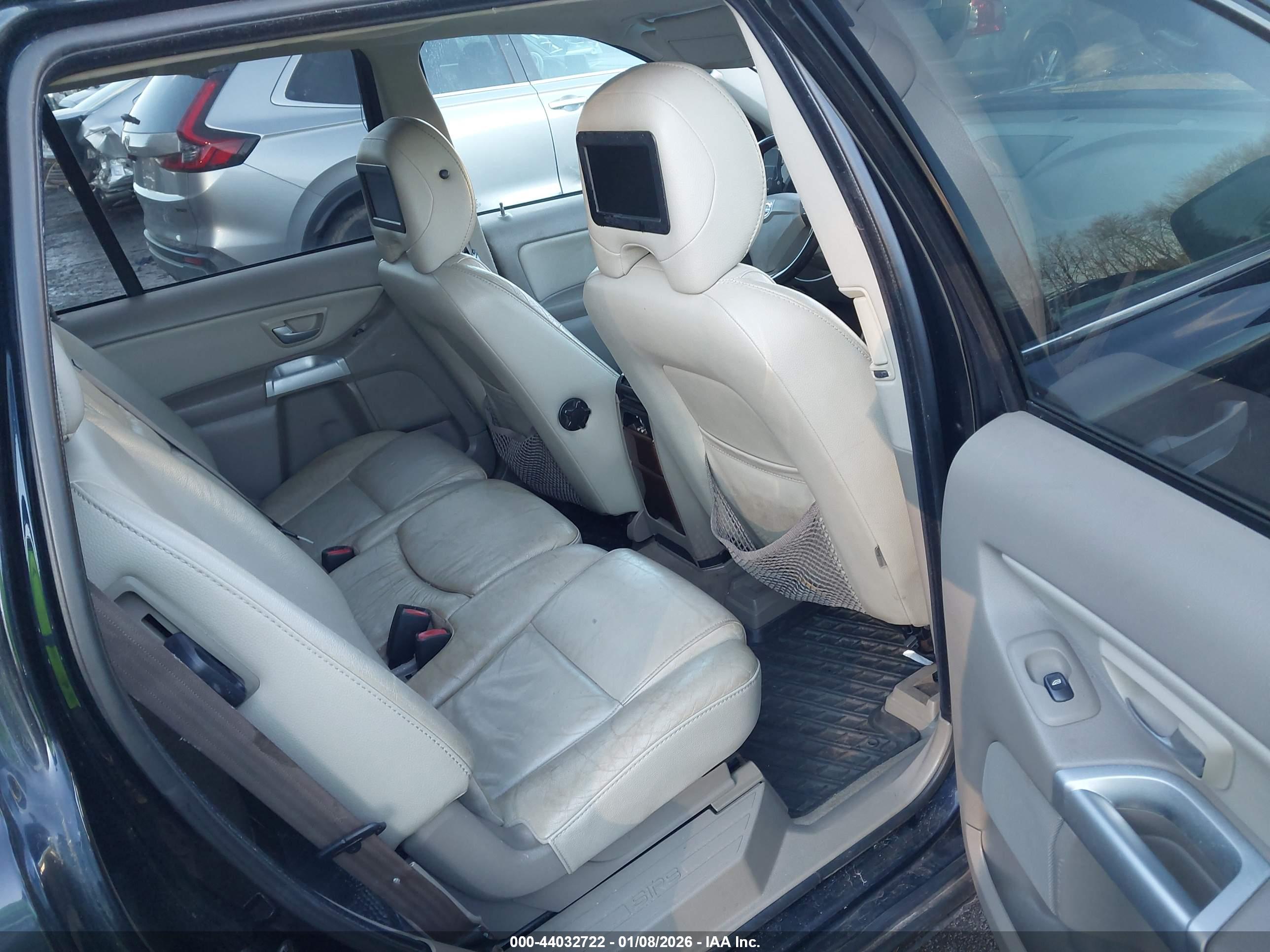 VOLVO XC90 image 8