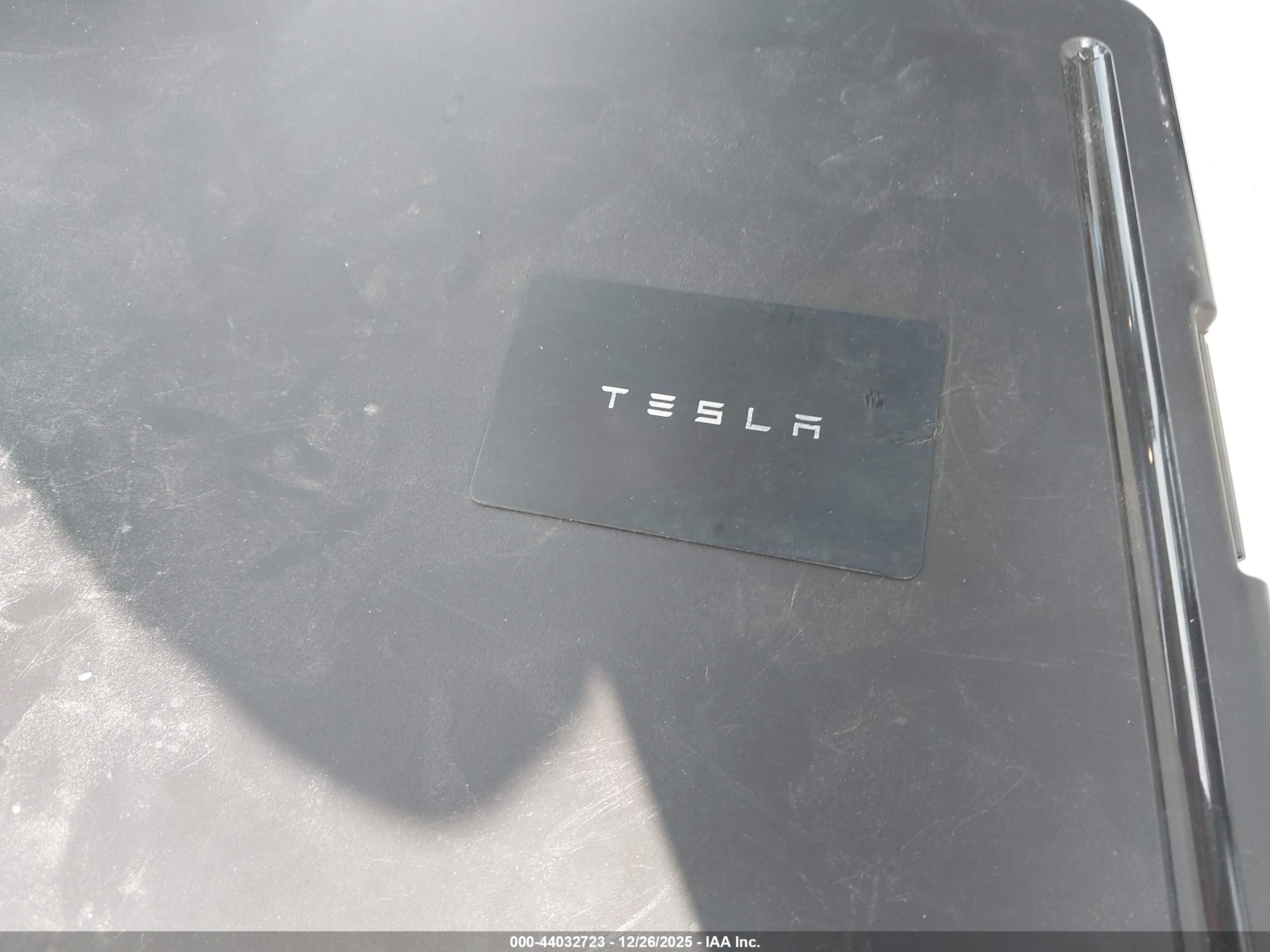 TESLA MODEL image 11