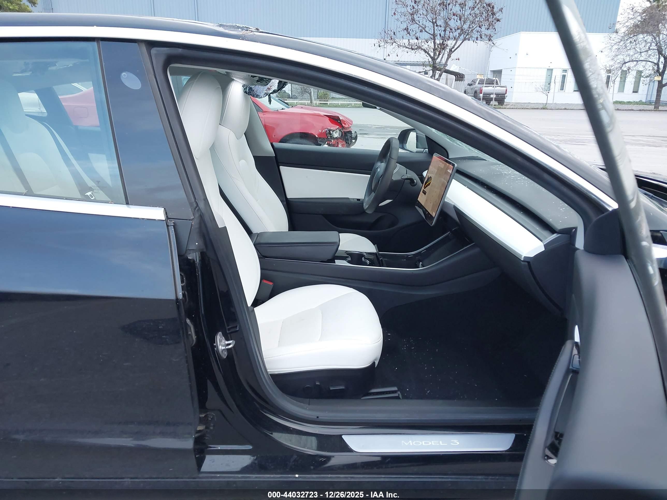 TESLA MODEL image 5