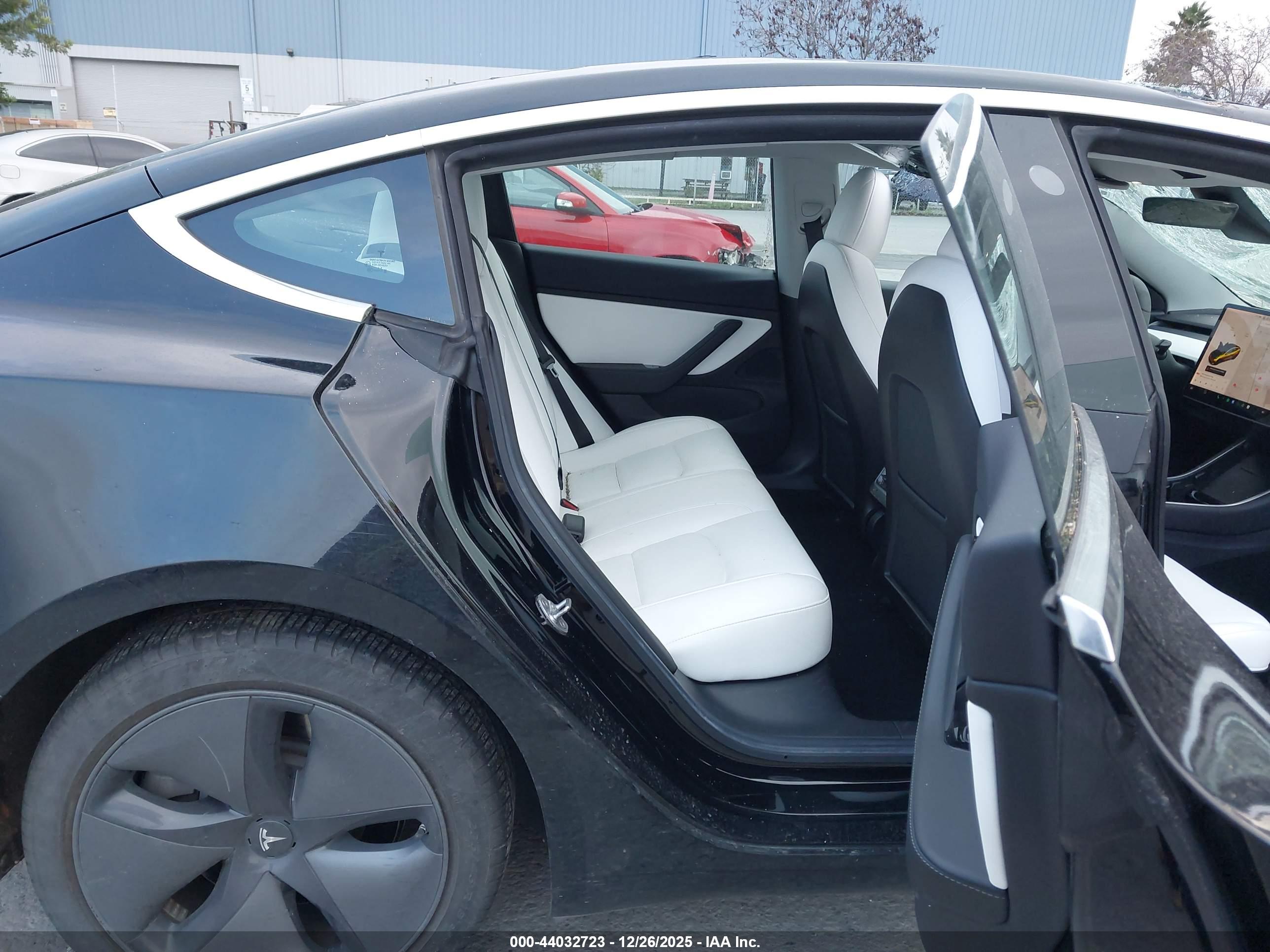 TESLA MODEL image 8