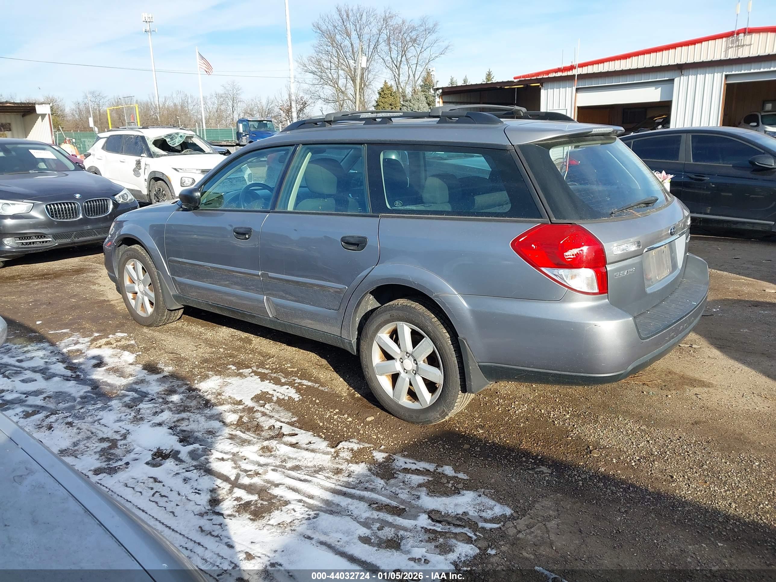 SUBARU OUTBACK image 3