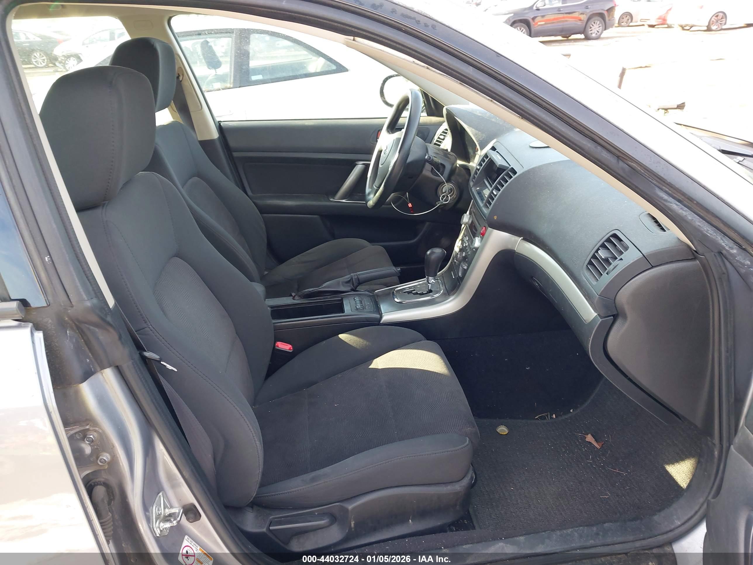 SUBARU OUTBACK image 5