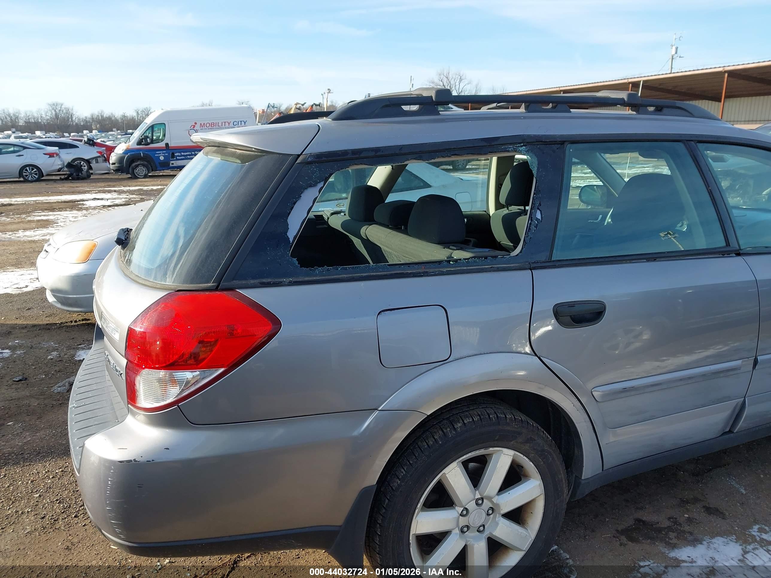 SUBARU OUTBACK image 6