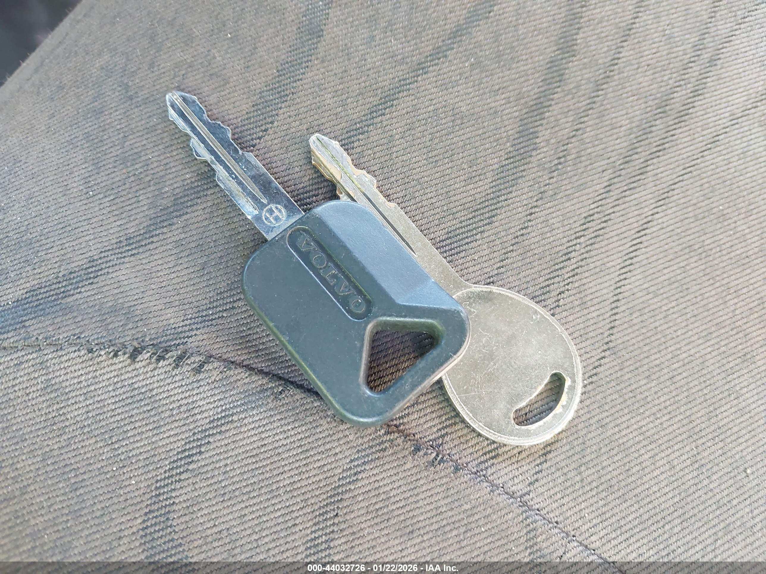VOLVO VN image 11