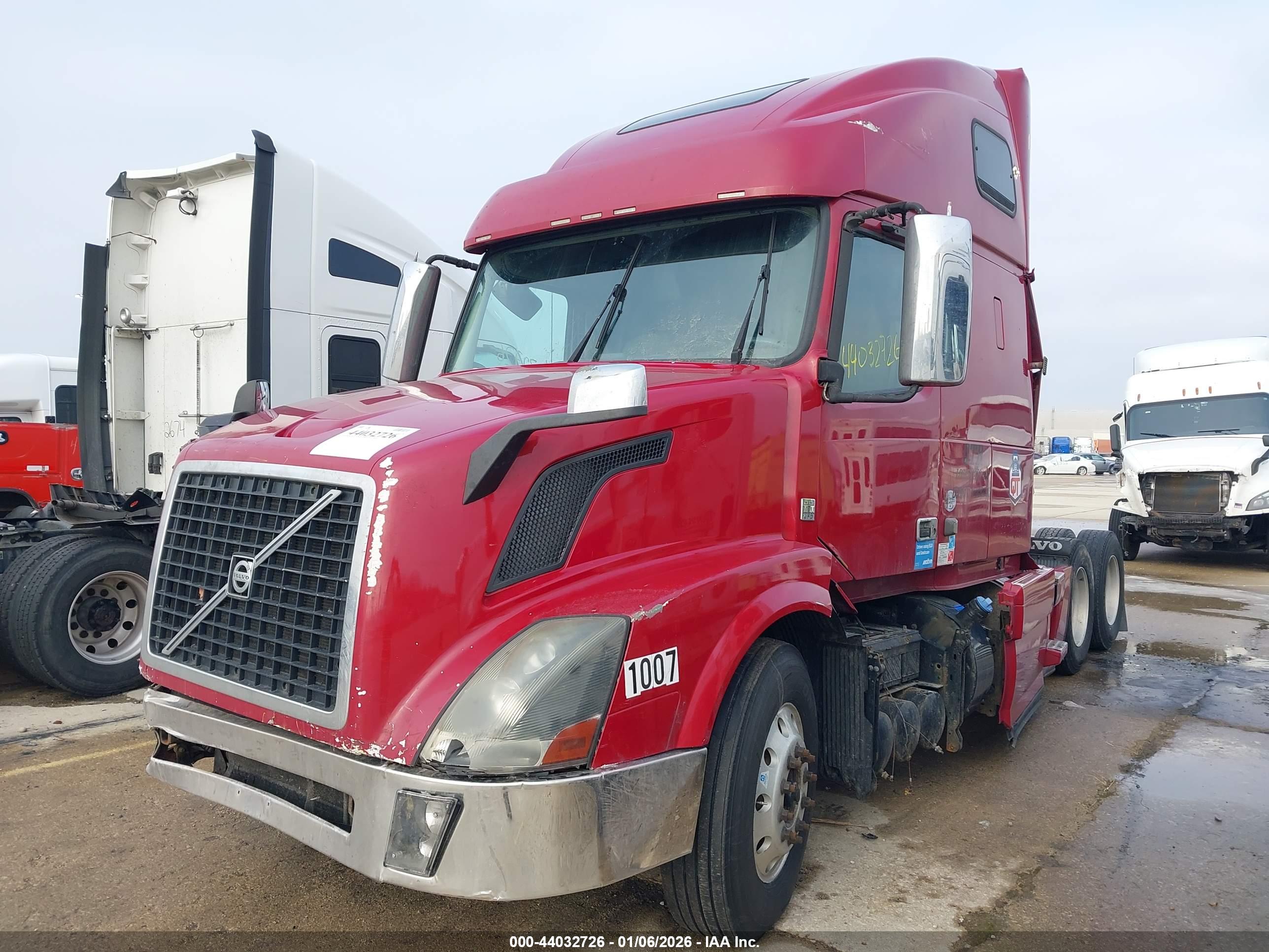 VOLVO VN image 2