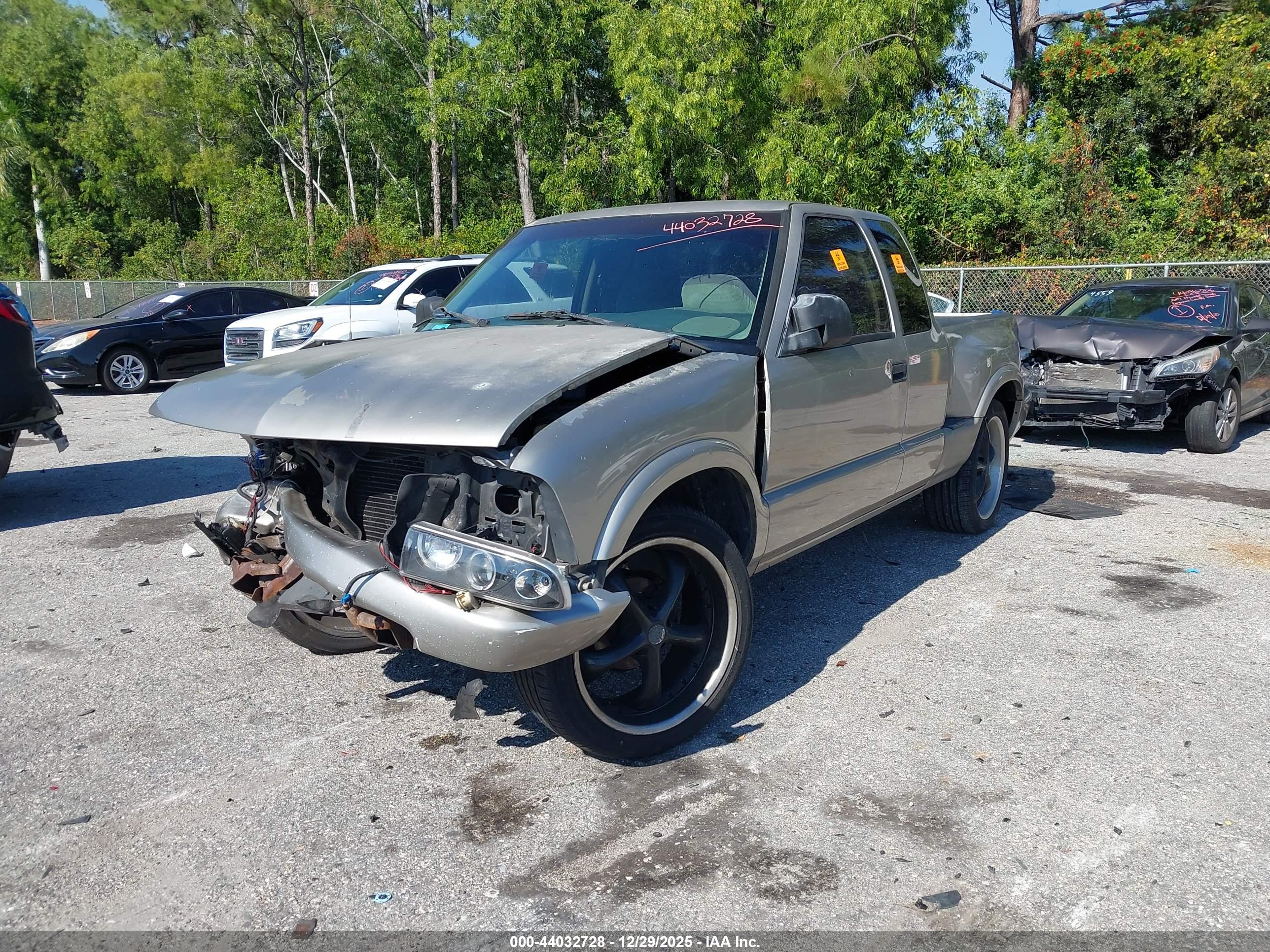 CHEVROLET S-10 image 2
