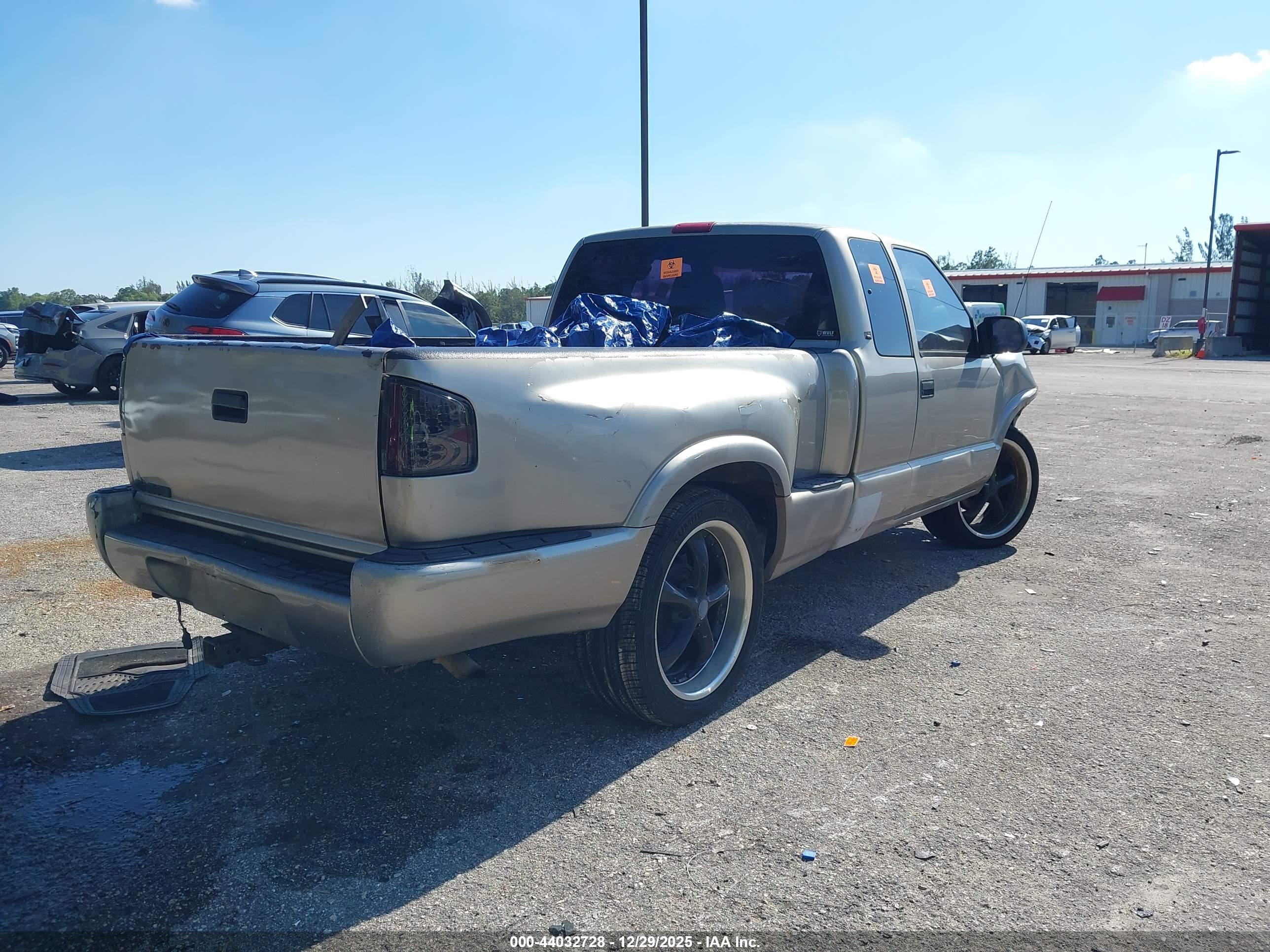 CHEVROLET S-10 image 4