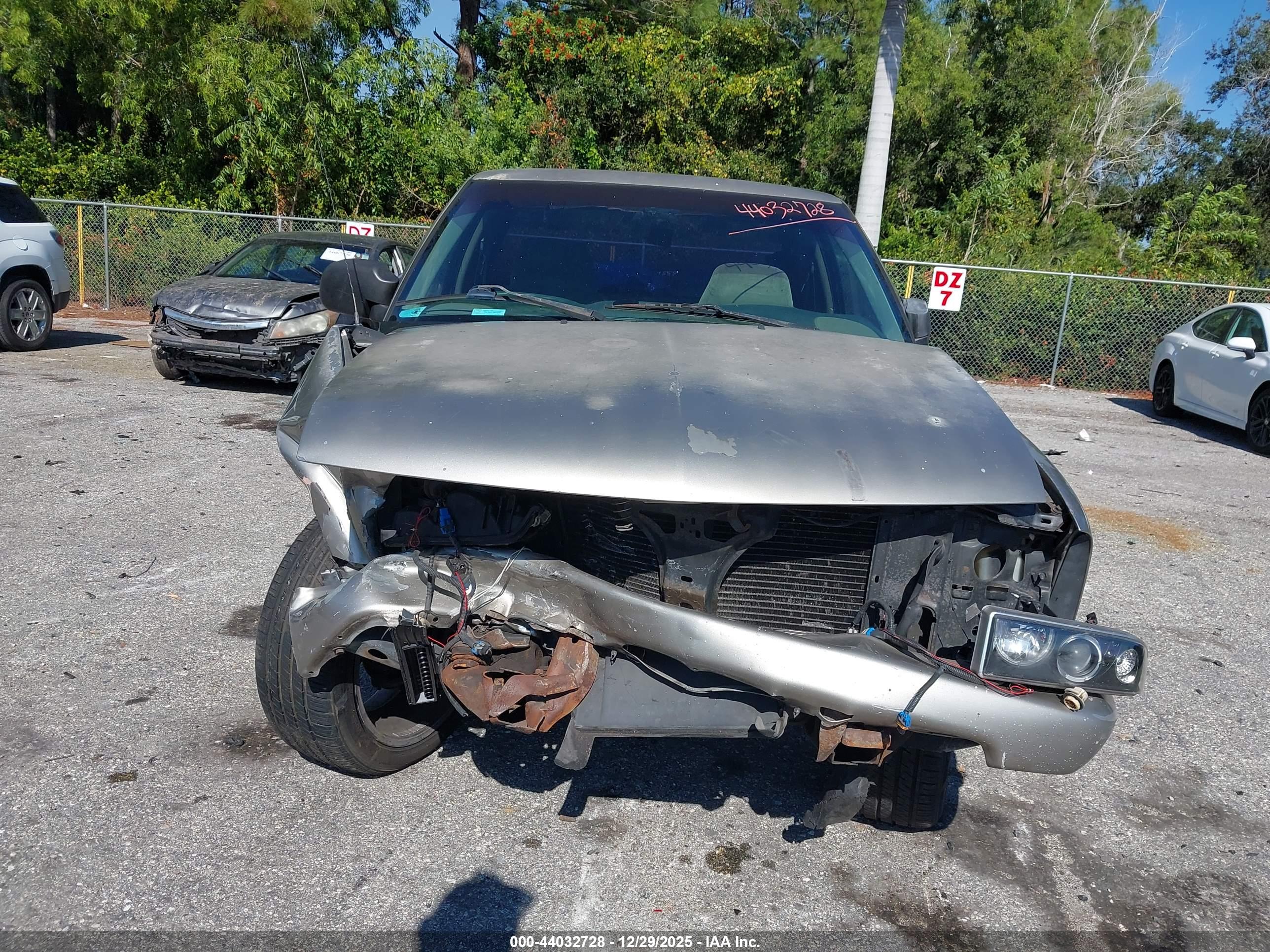CHEVROLET S-10 image 6