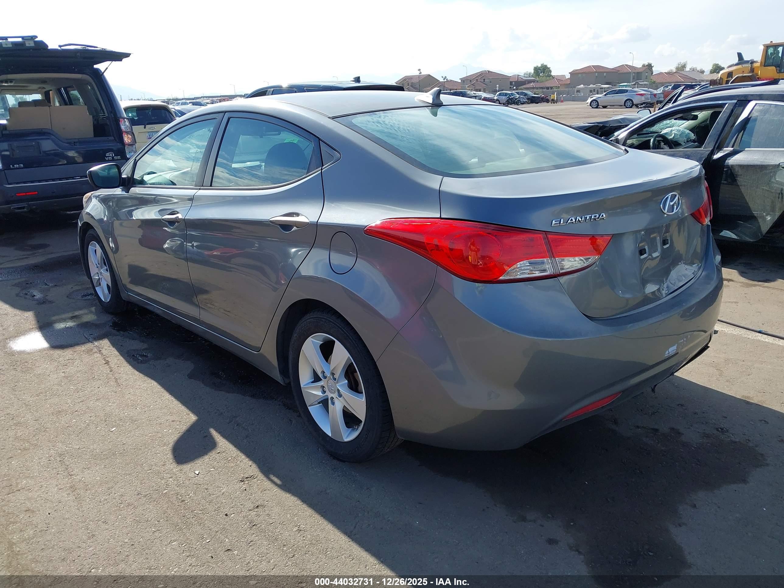 HYUNDAI ELANTRA image 3