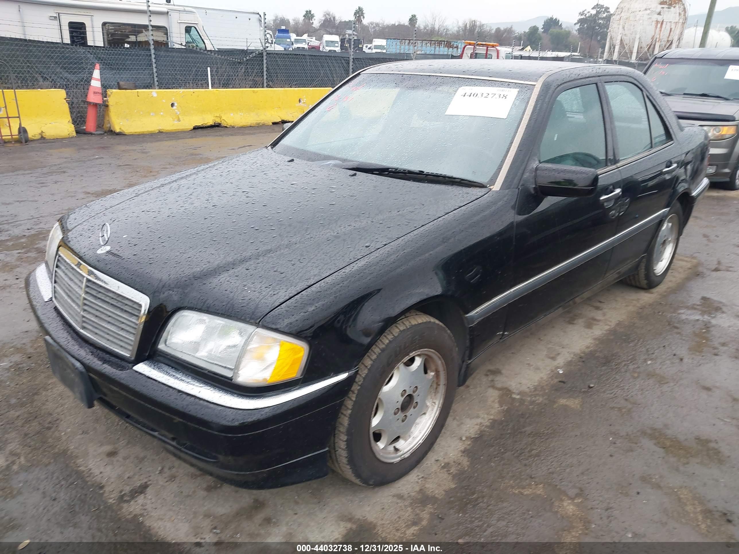 MERCEDES-BENZ C image 2