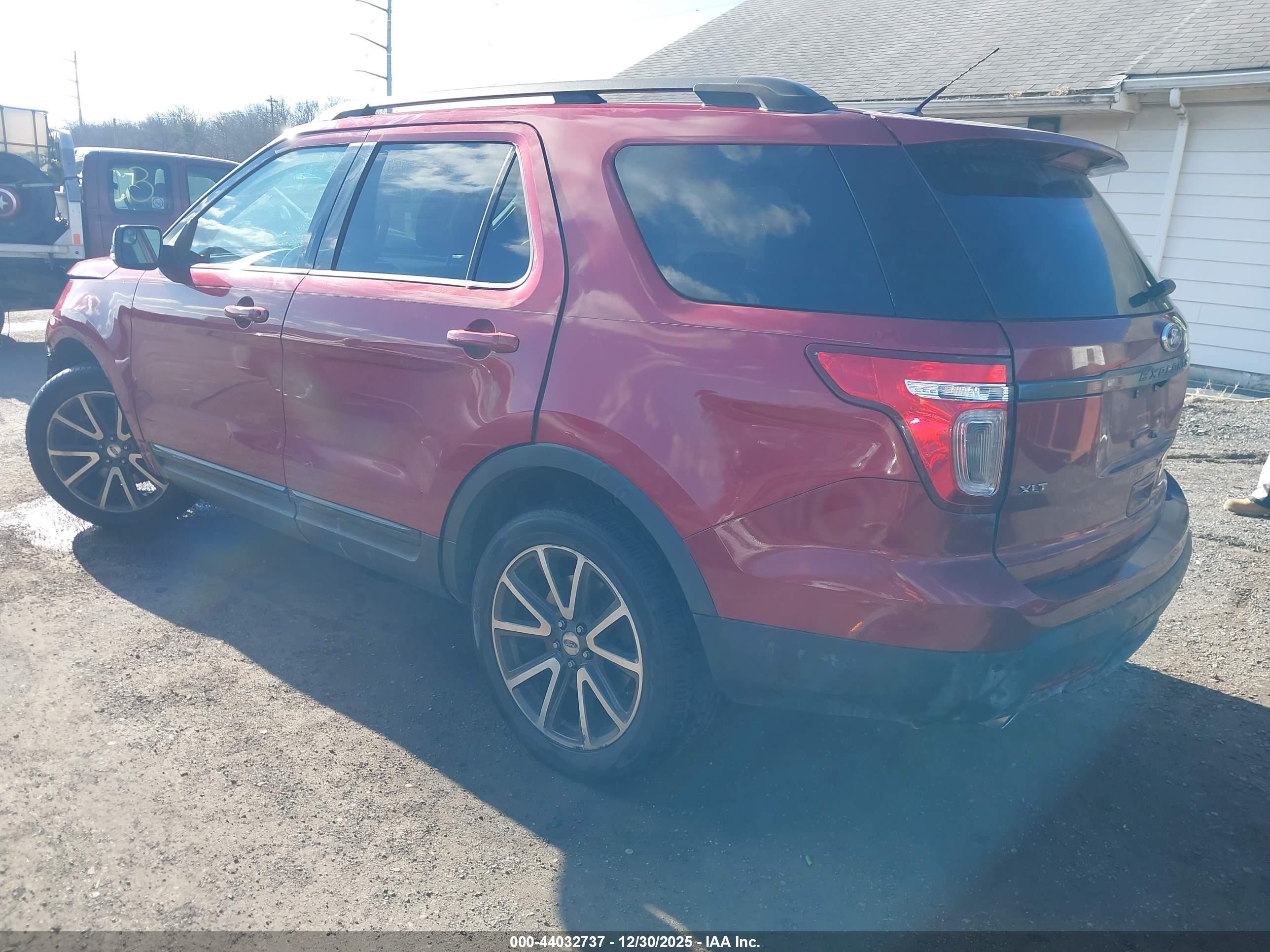 FORD EXPLORER image 3