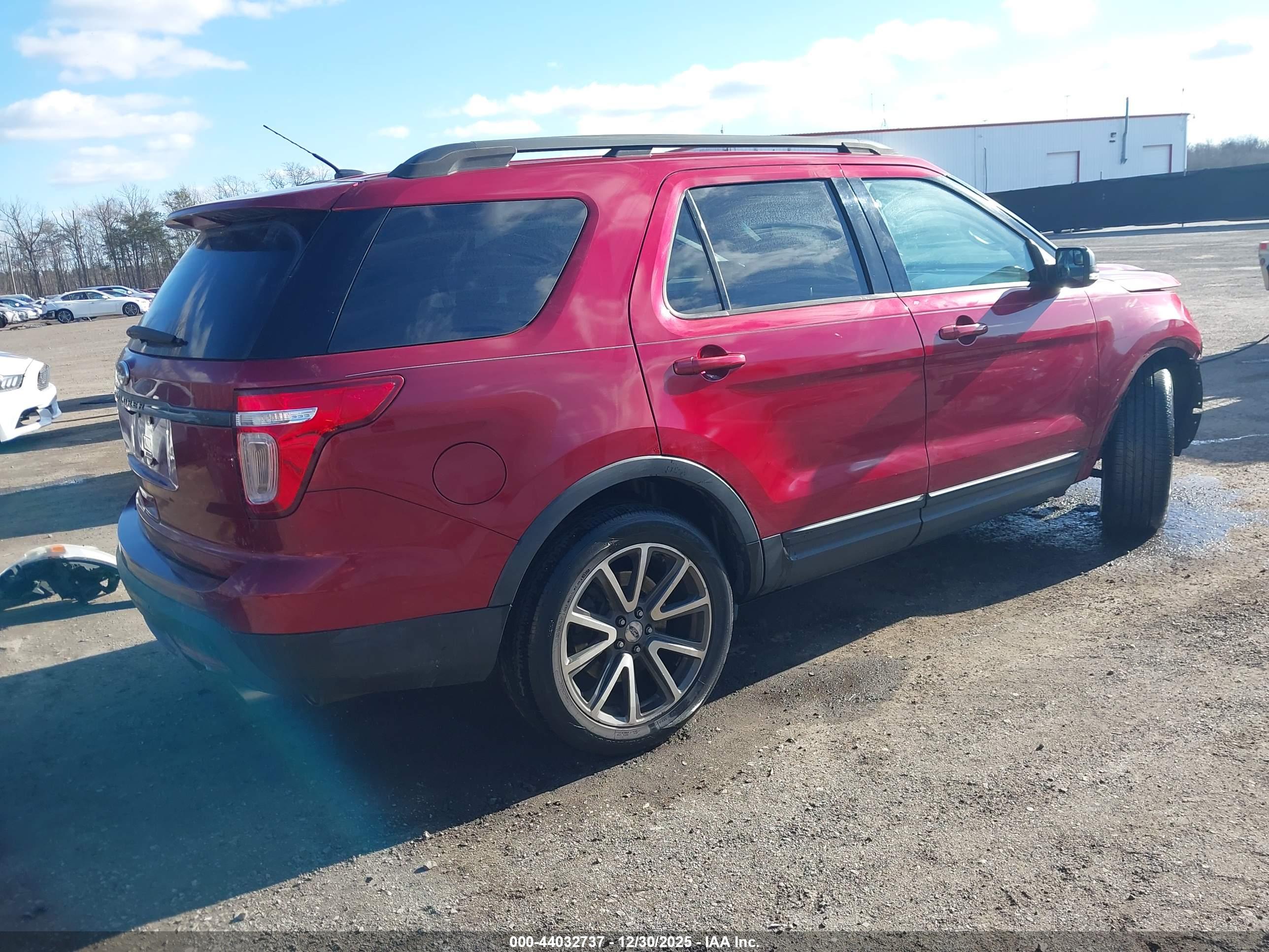 FORD EXPLORER image 4