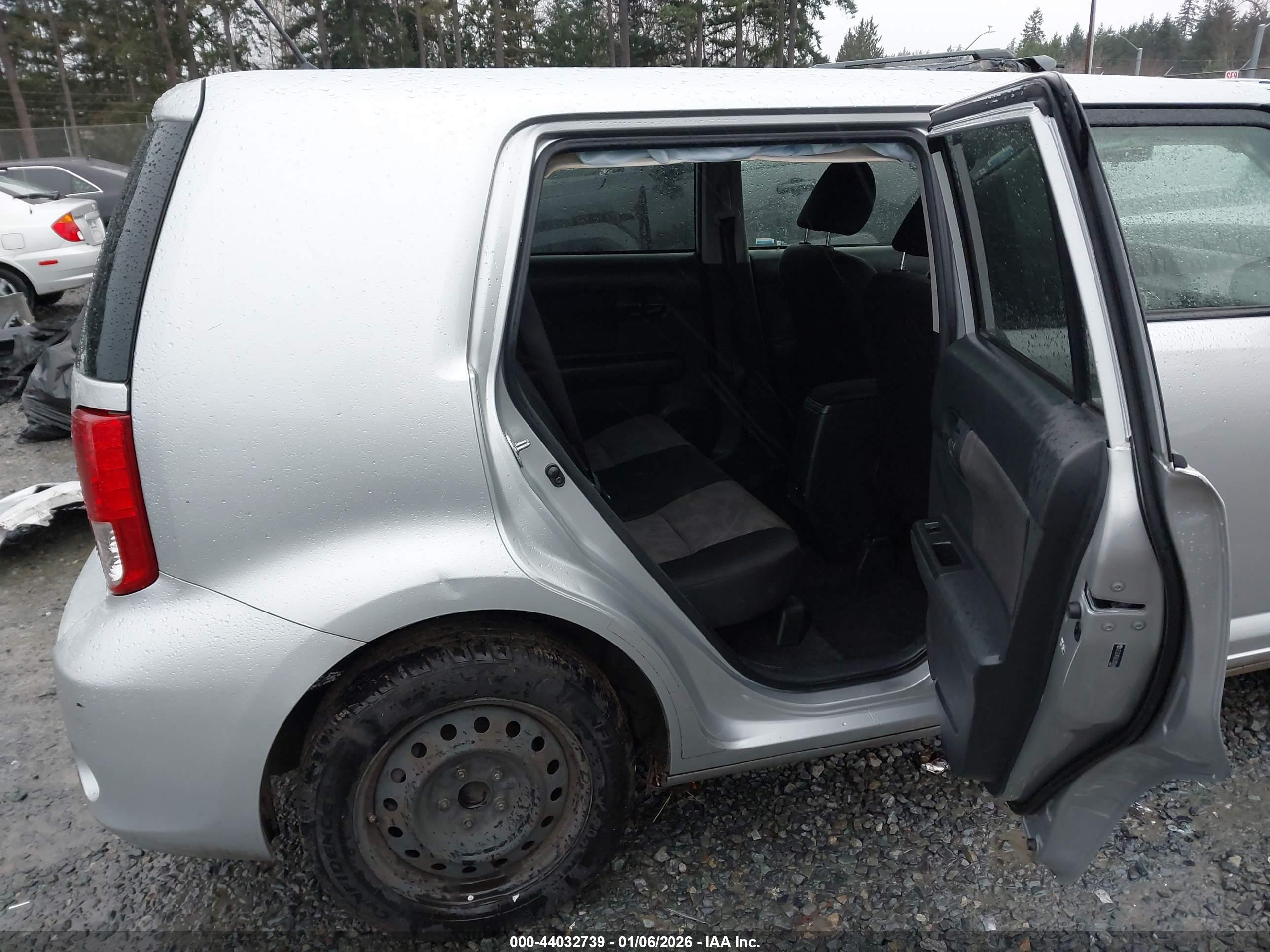 SCION XB image 8