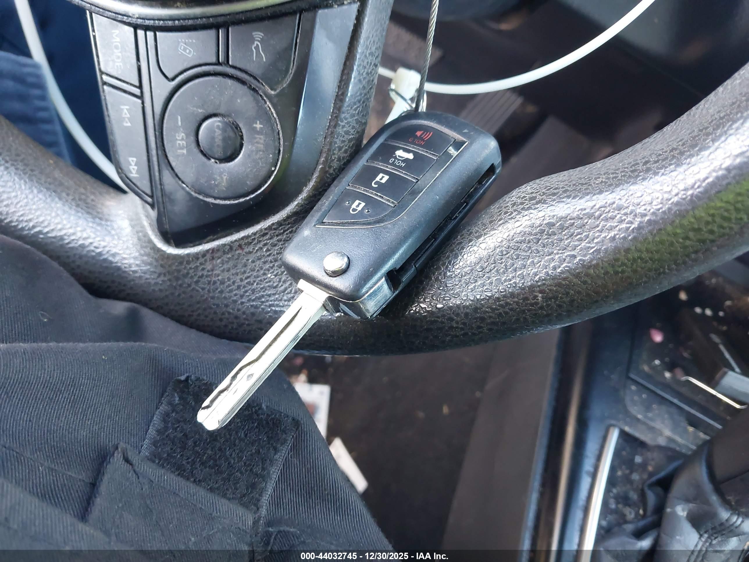 TOYOTA CAMRY image 11