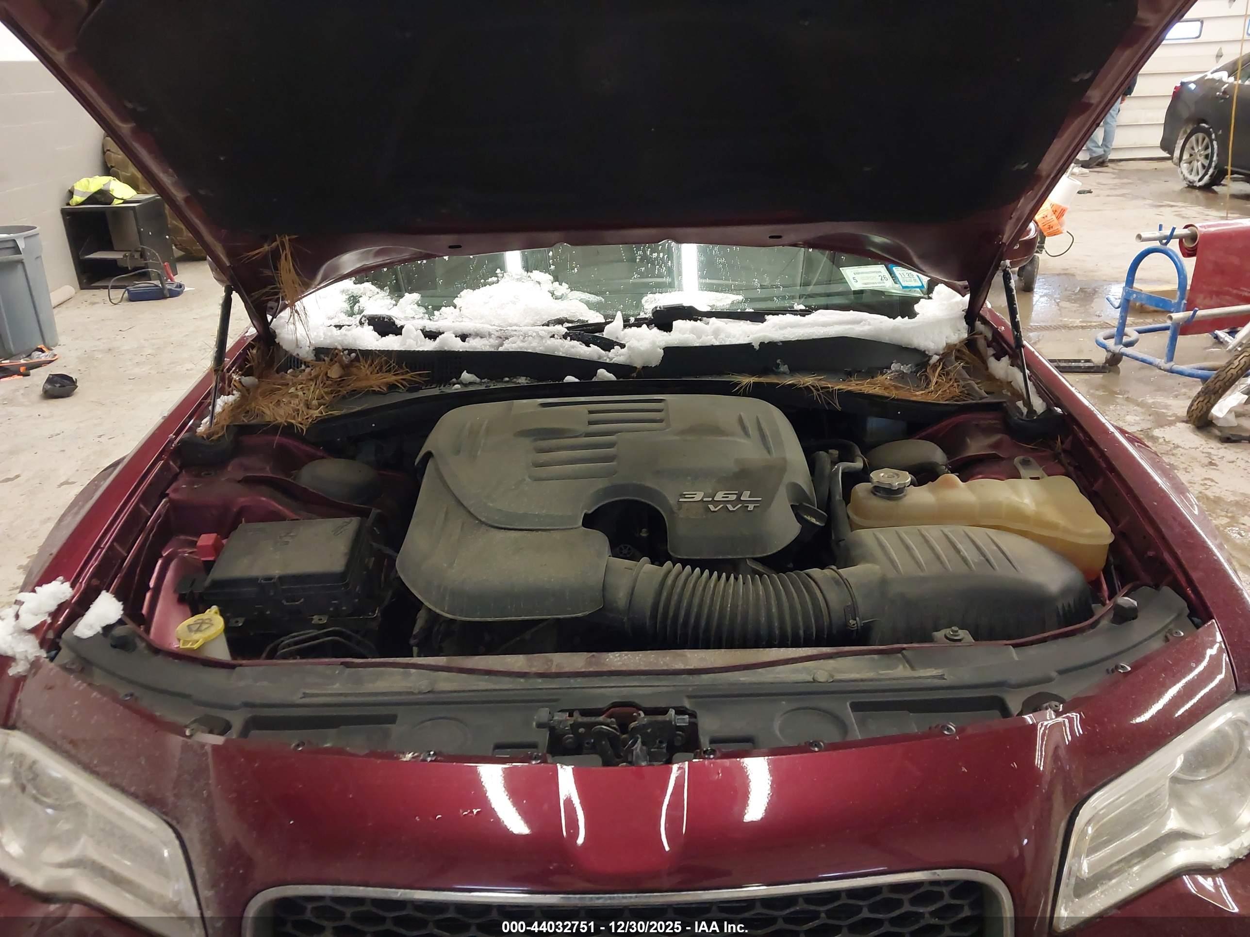 CHRYSLER 300 image 10