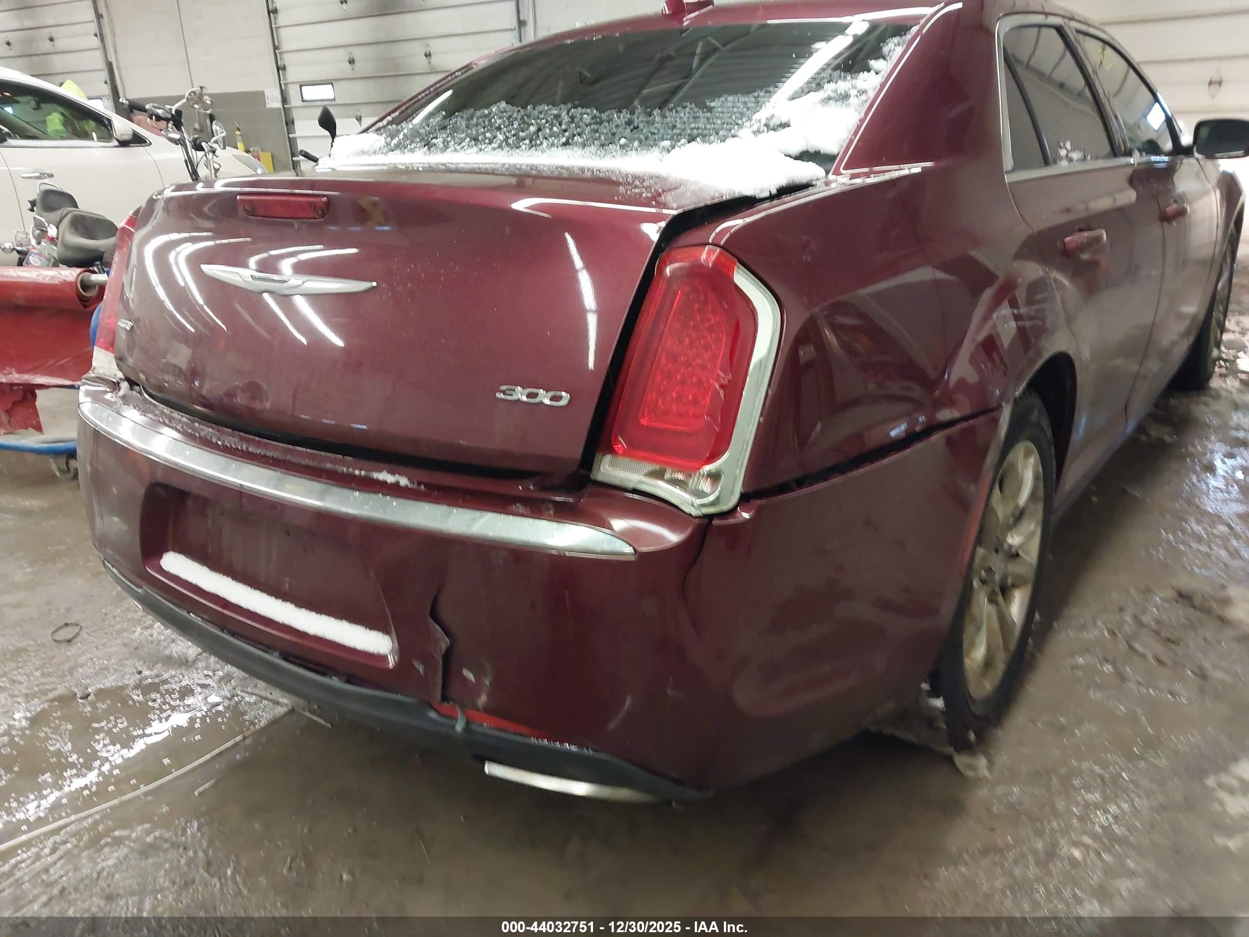 CHRYSLER 300 image 6