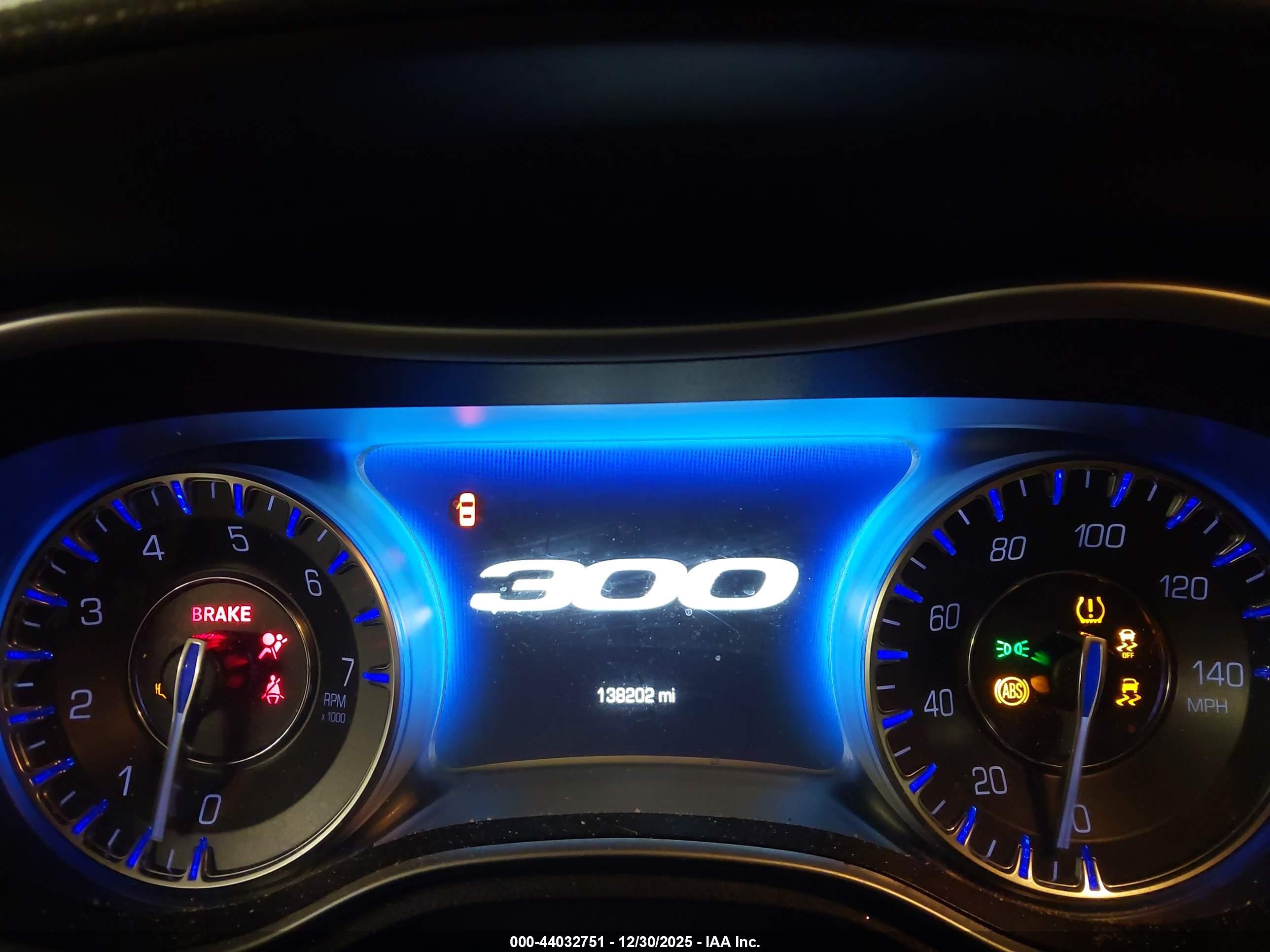 CHRYSLER 300 image 7