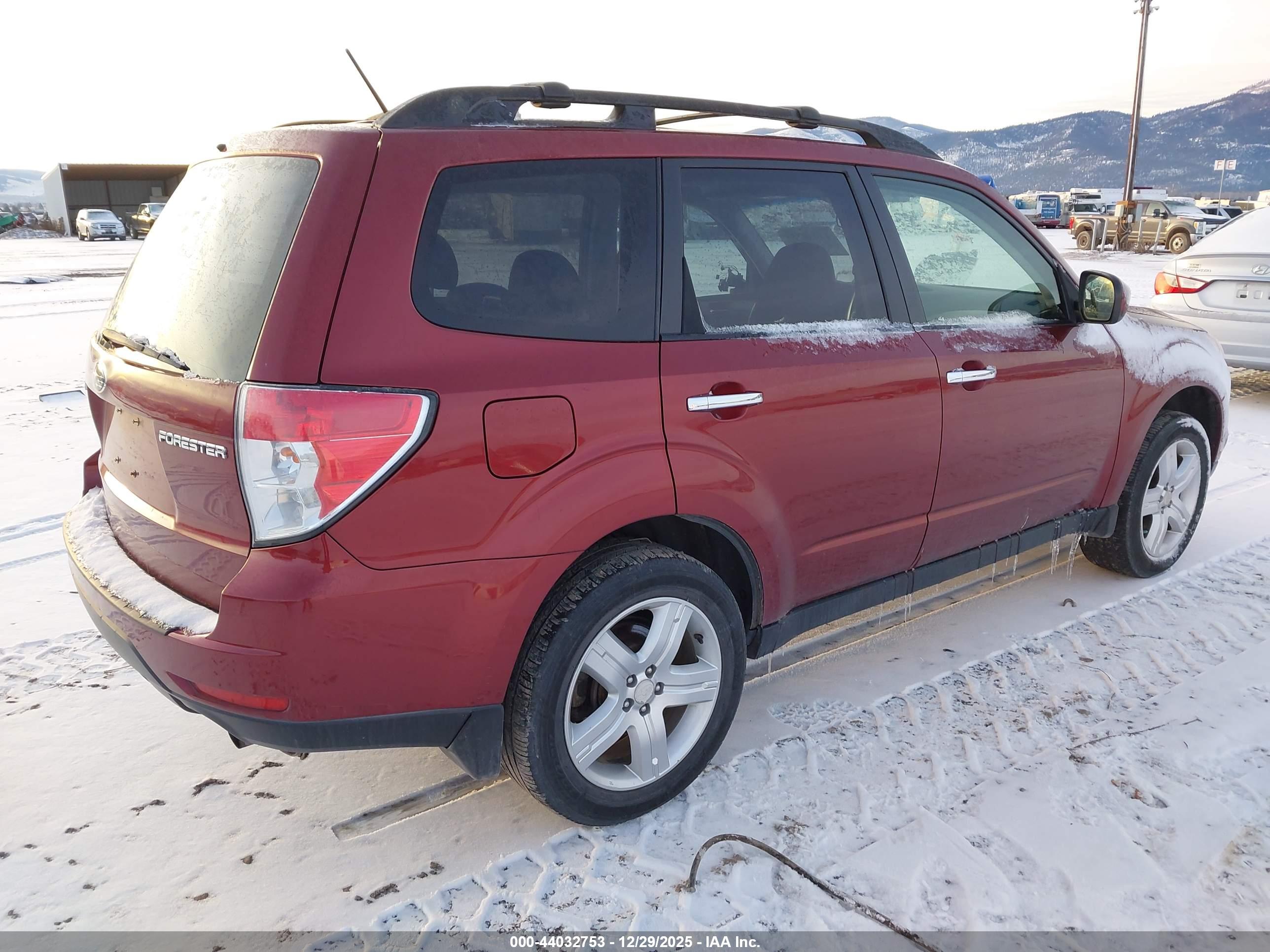 SUBARU FORESTER image 4