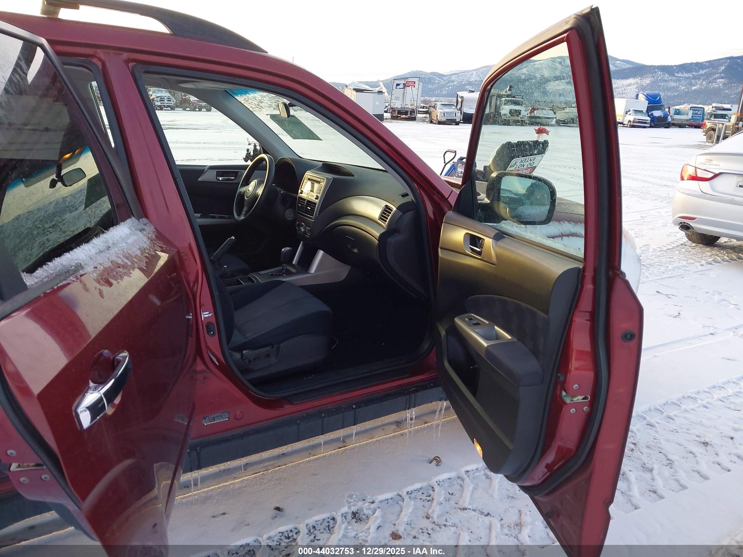 SUBARU FORESTER image 5