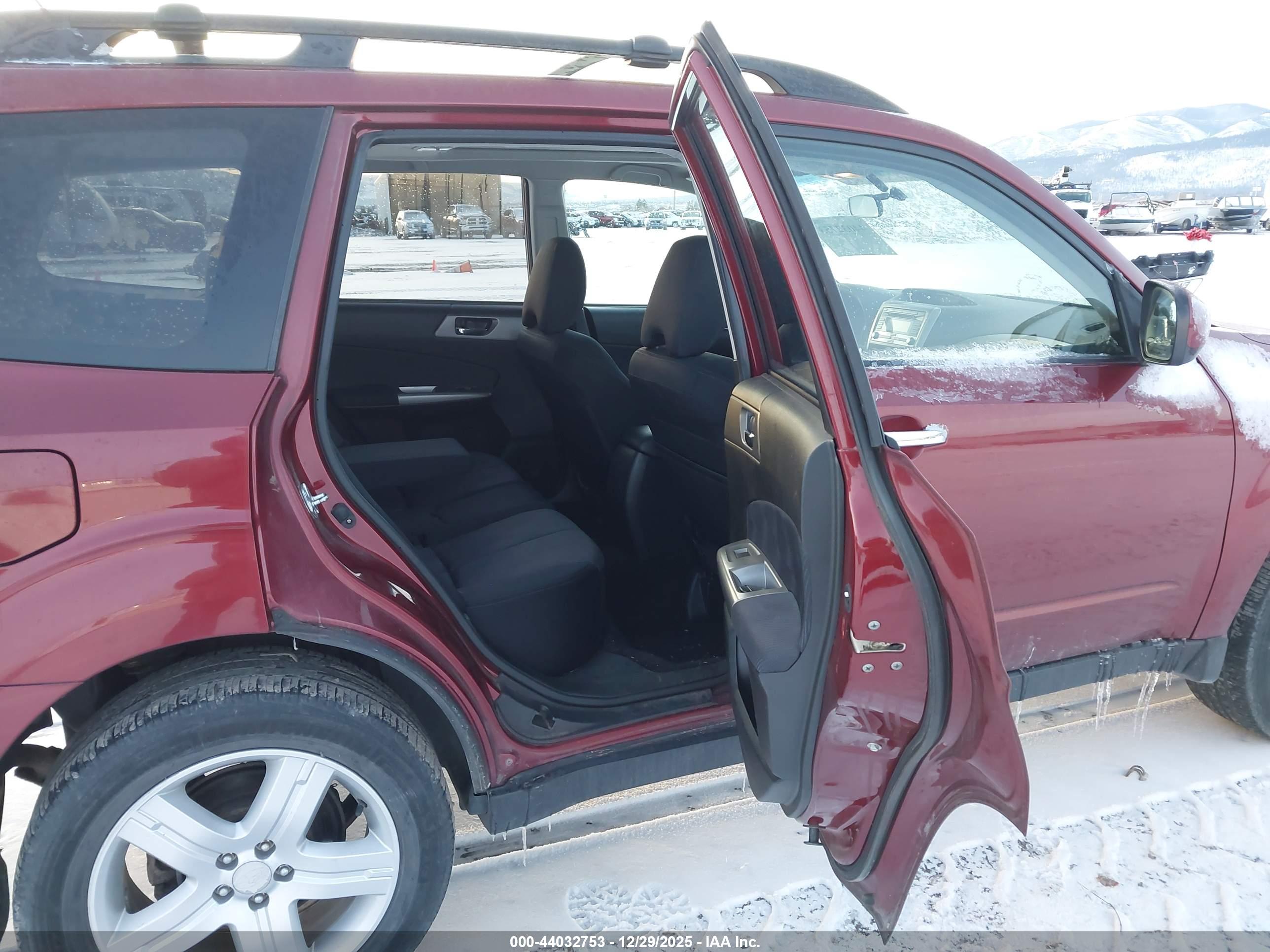 SUBARU FORESTER image 8