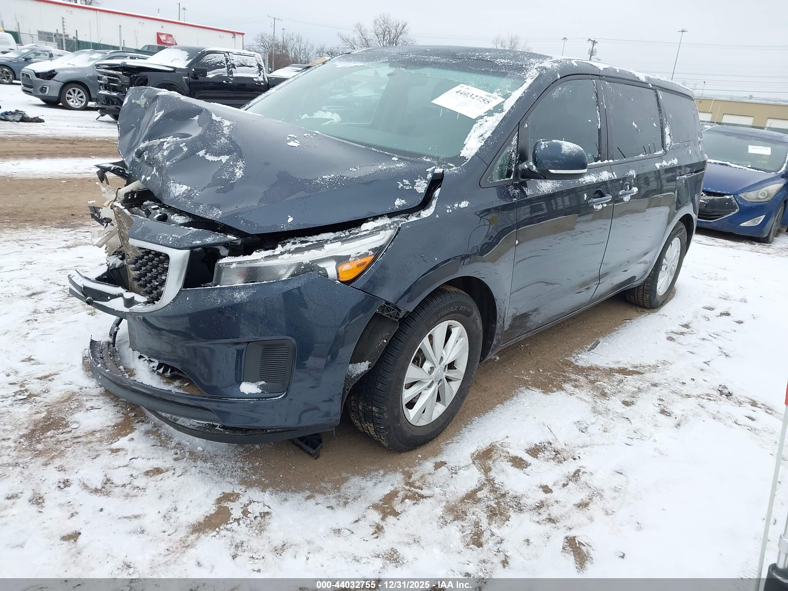 KIA SEDONA image 2