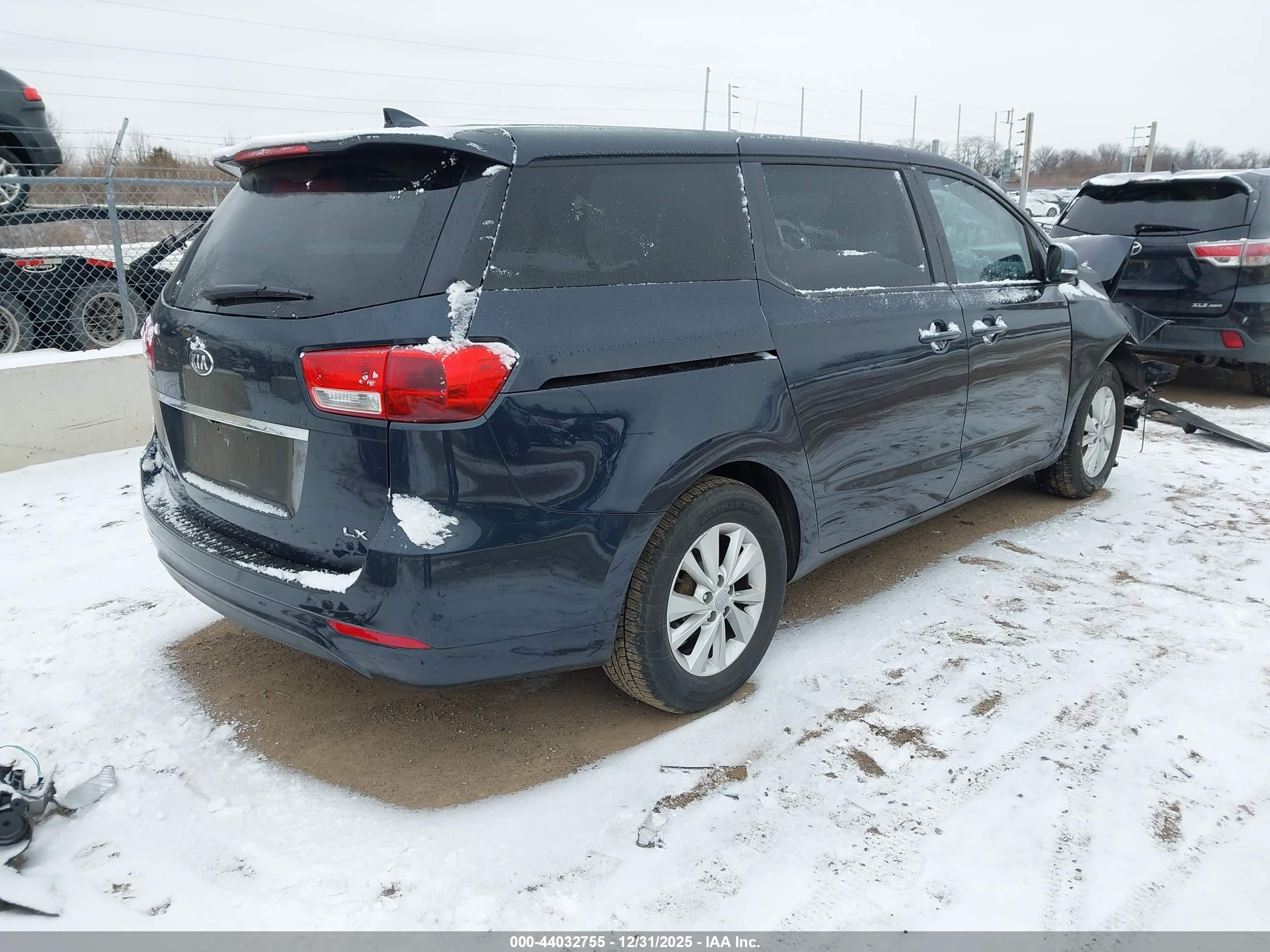 KIA SEDONA image 4