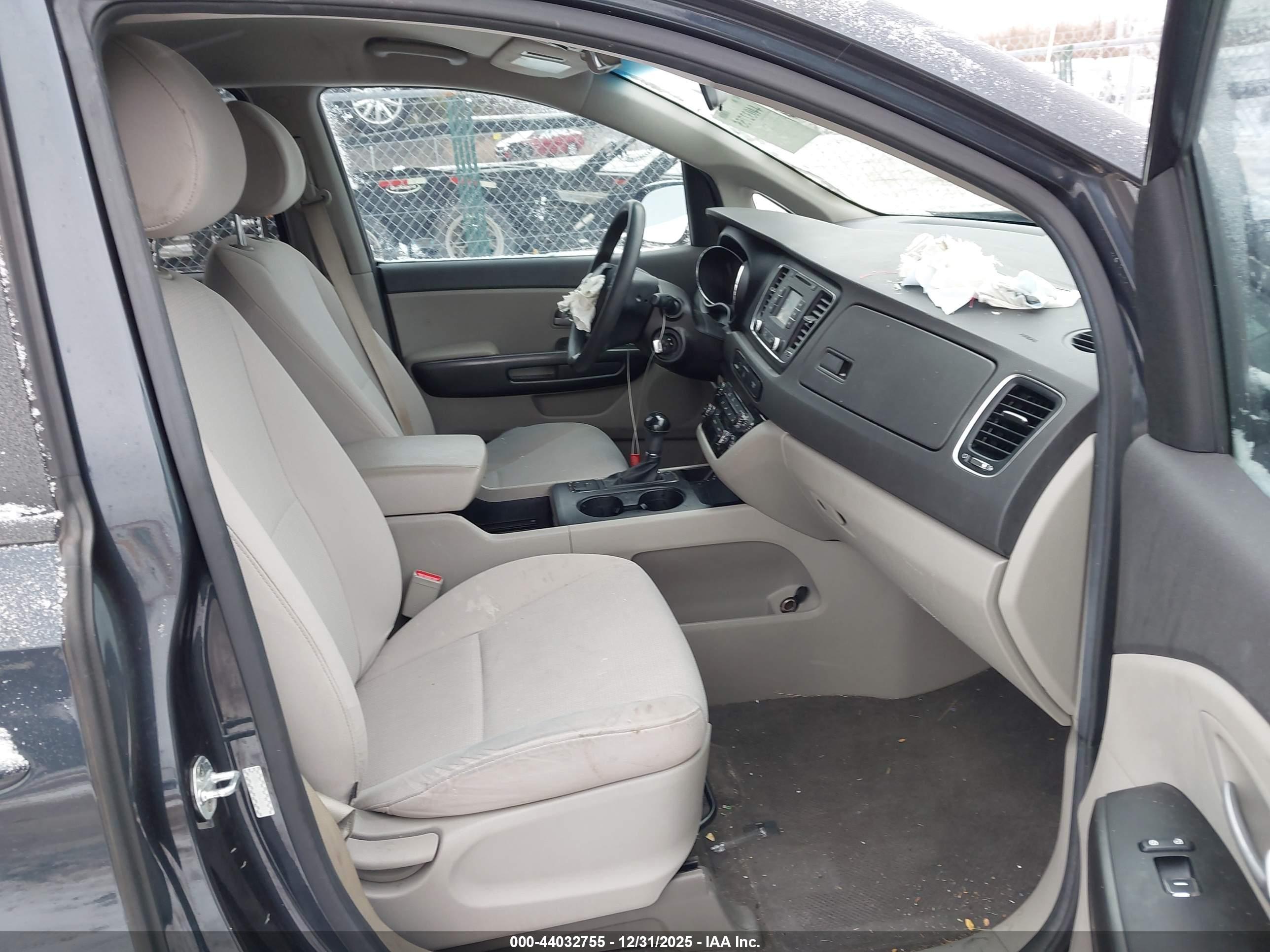 KIA SEDONA image 5