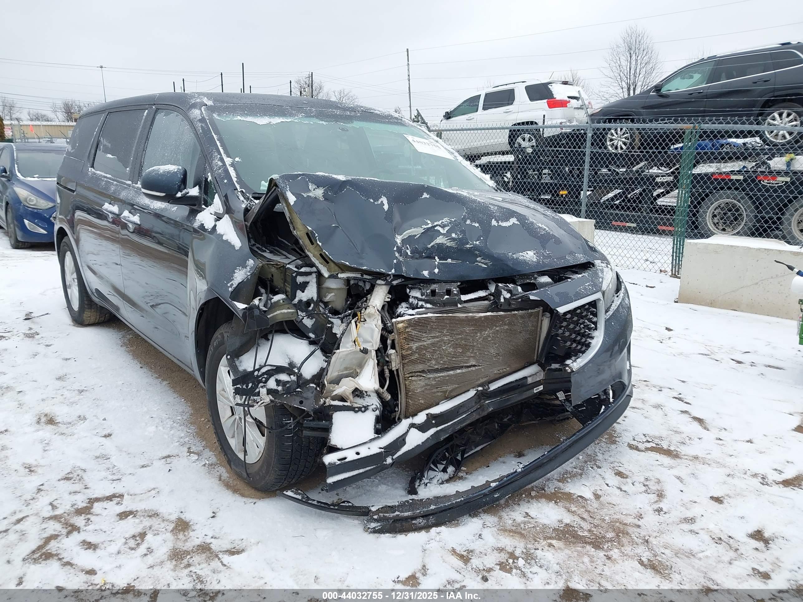 KIA SEDONA image 6