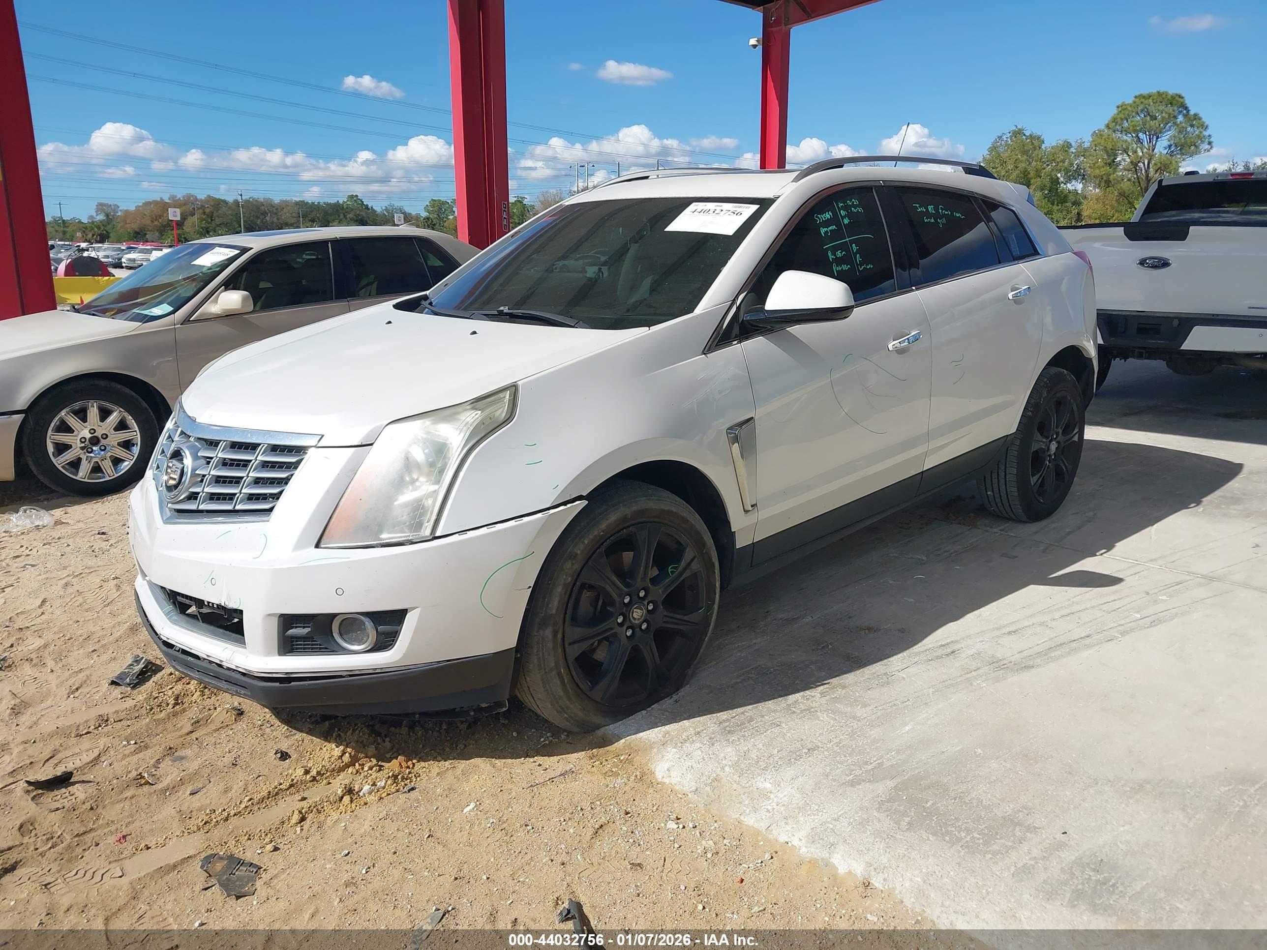 CADILLAC SRX image 2