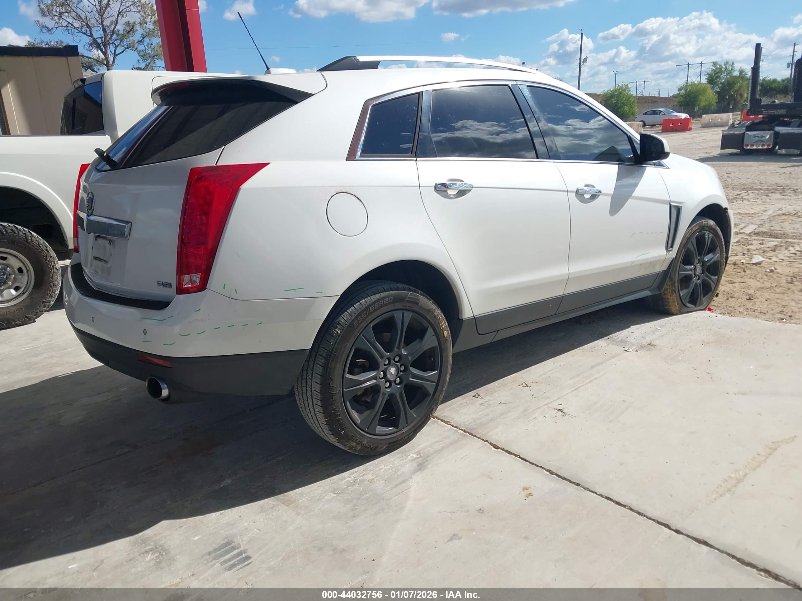 CADILLAC SRX image 4