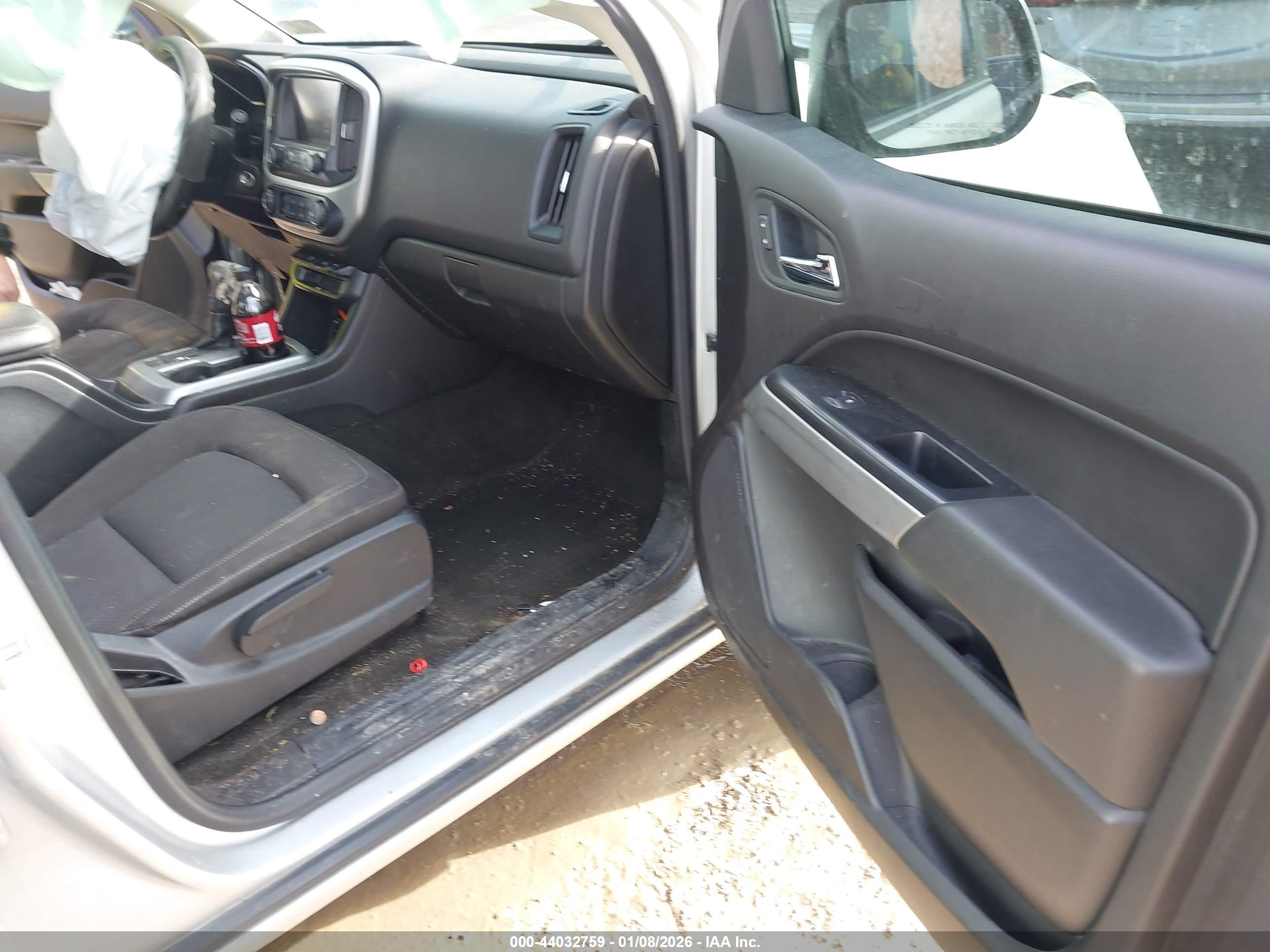 CHEVROLET COLORADO image 5