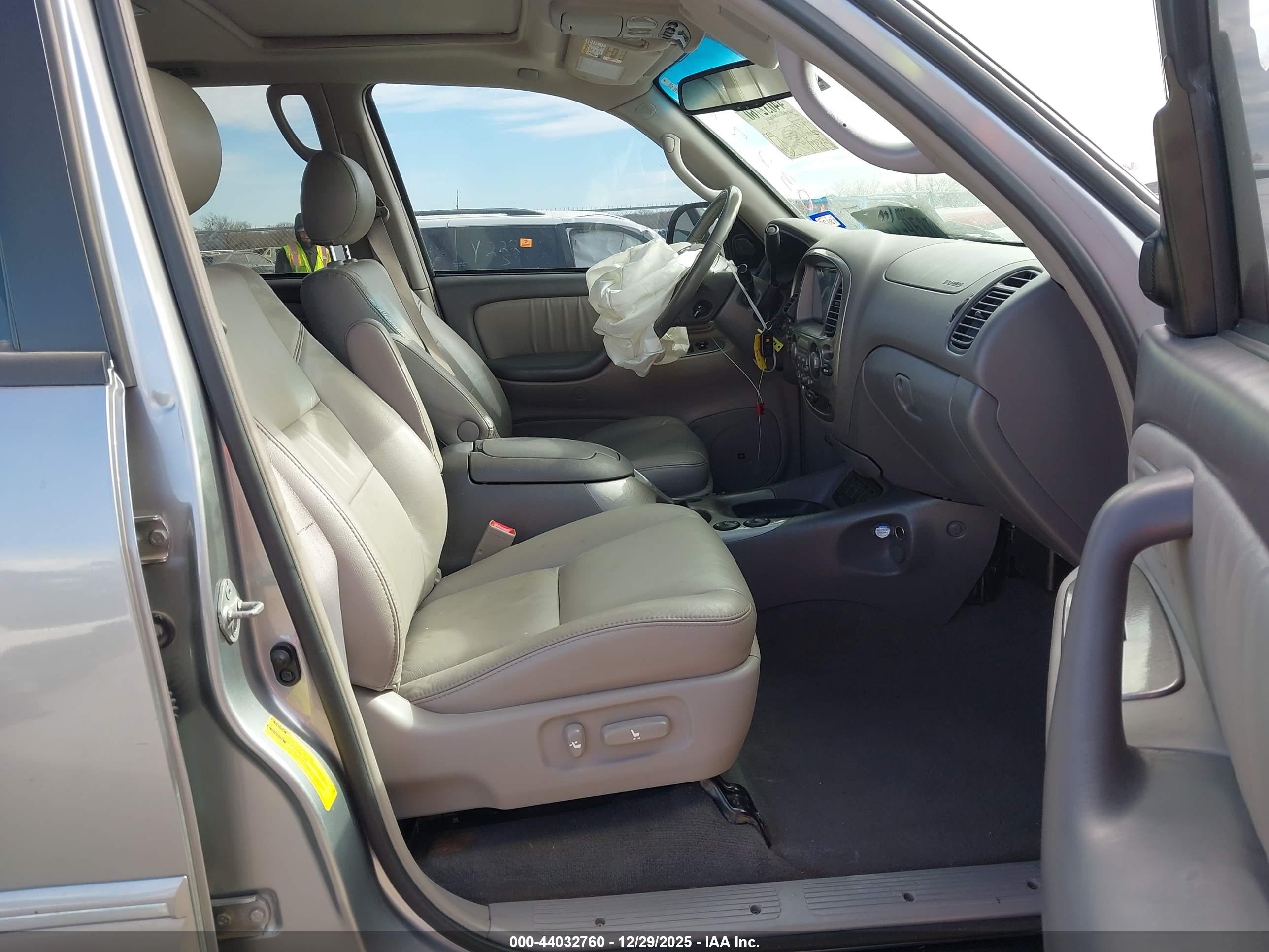 TOYOTA SEQUOIA image 5