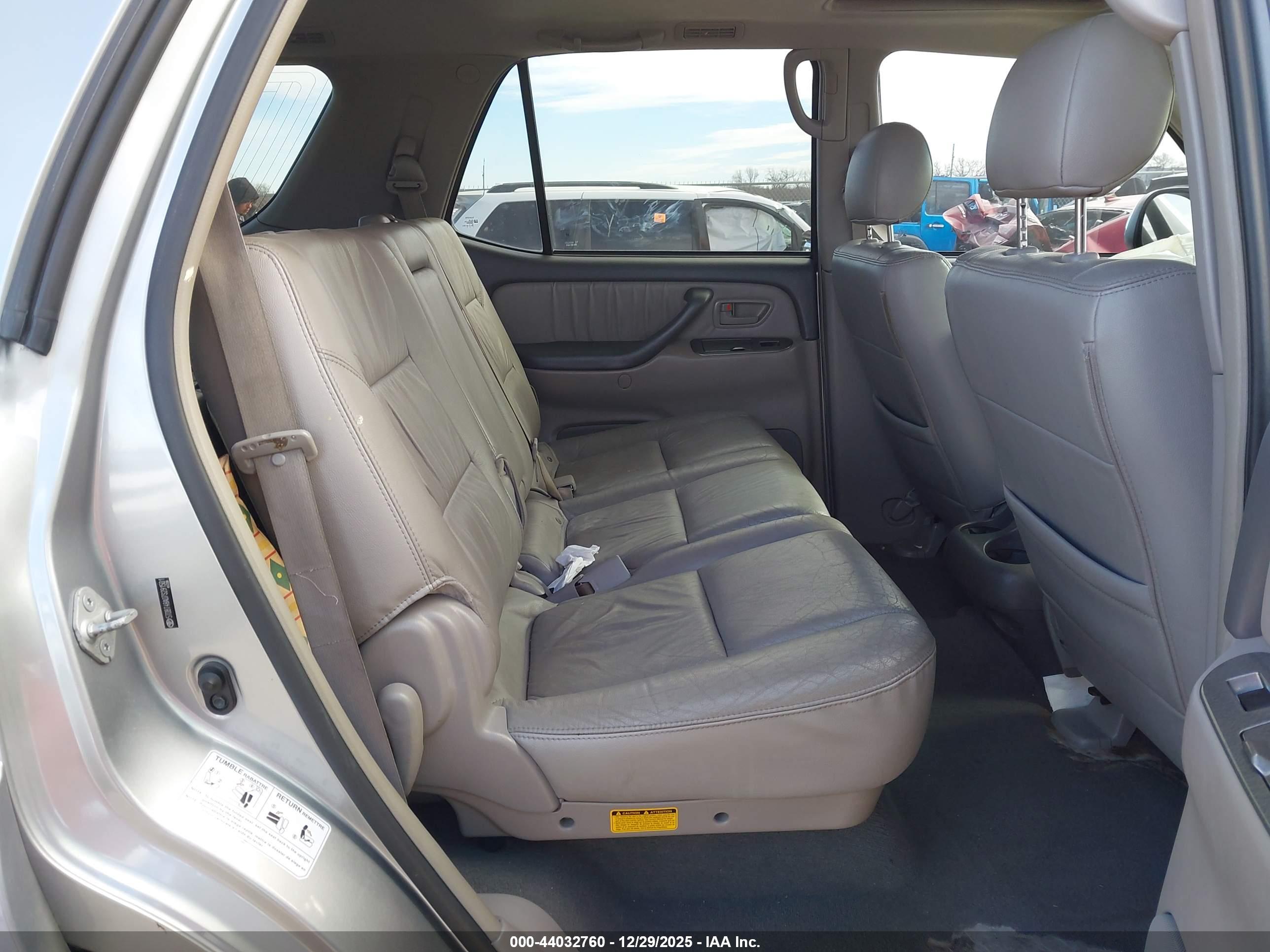 TOYOTA SEQUOIA image 8