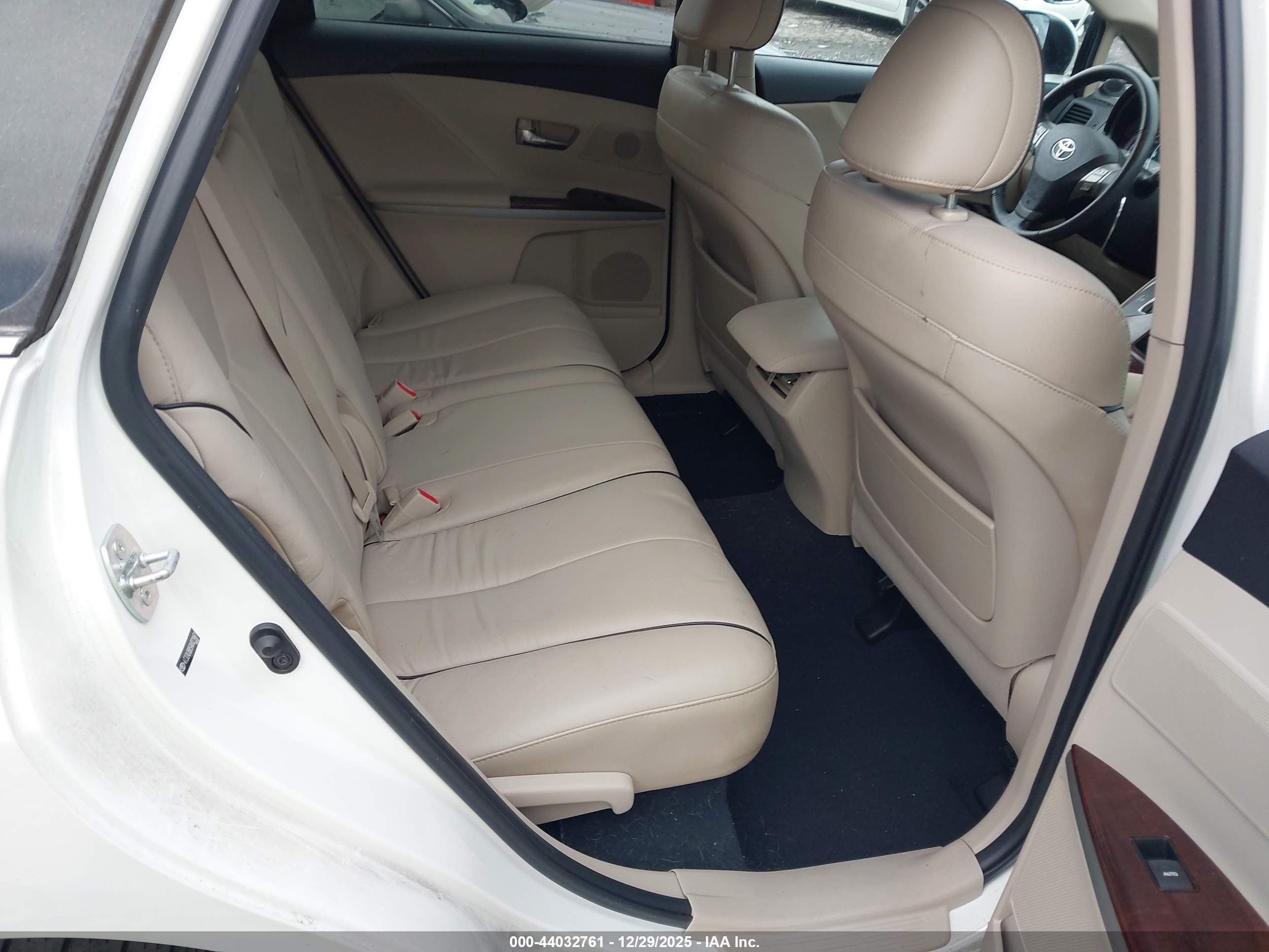 TOYOTA VENZA image 8