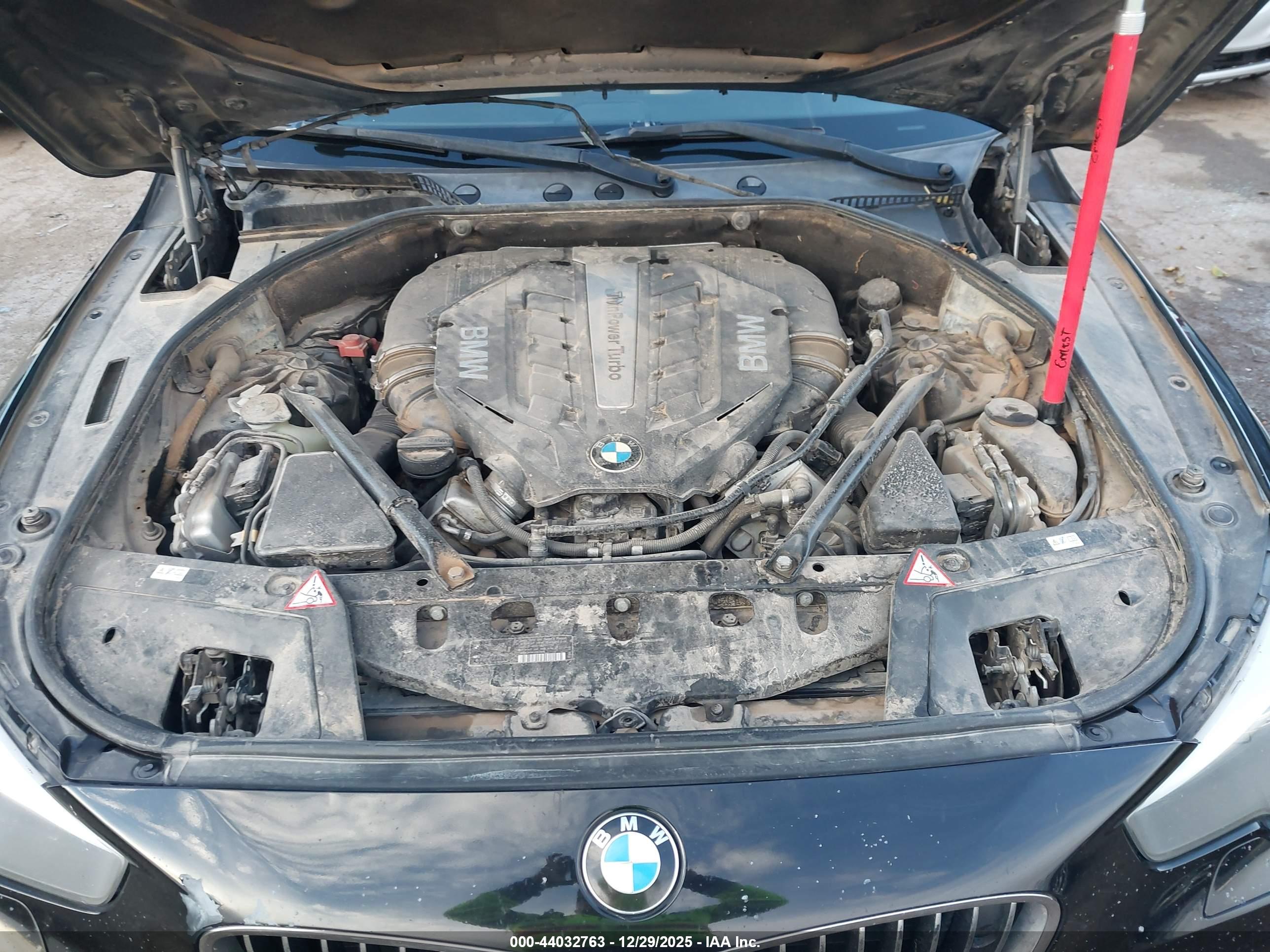 BMW 550I image 10