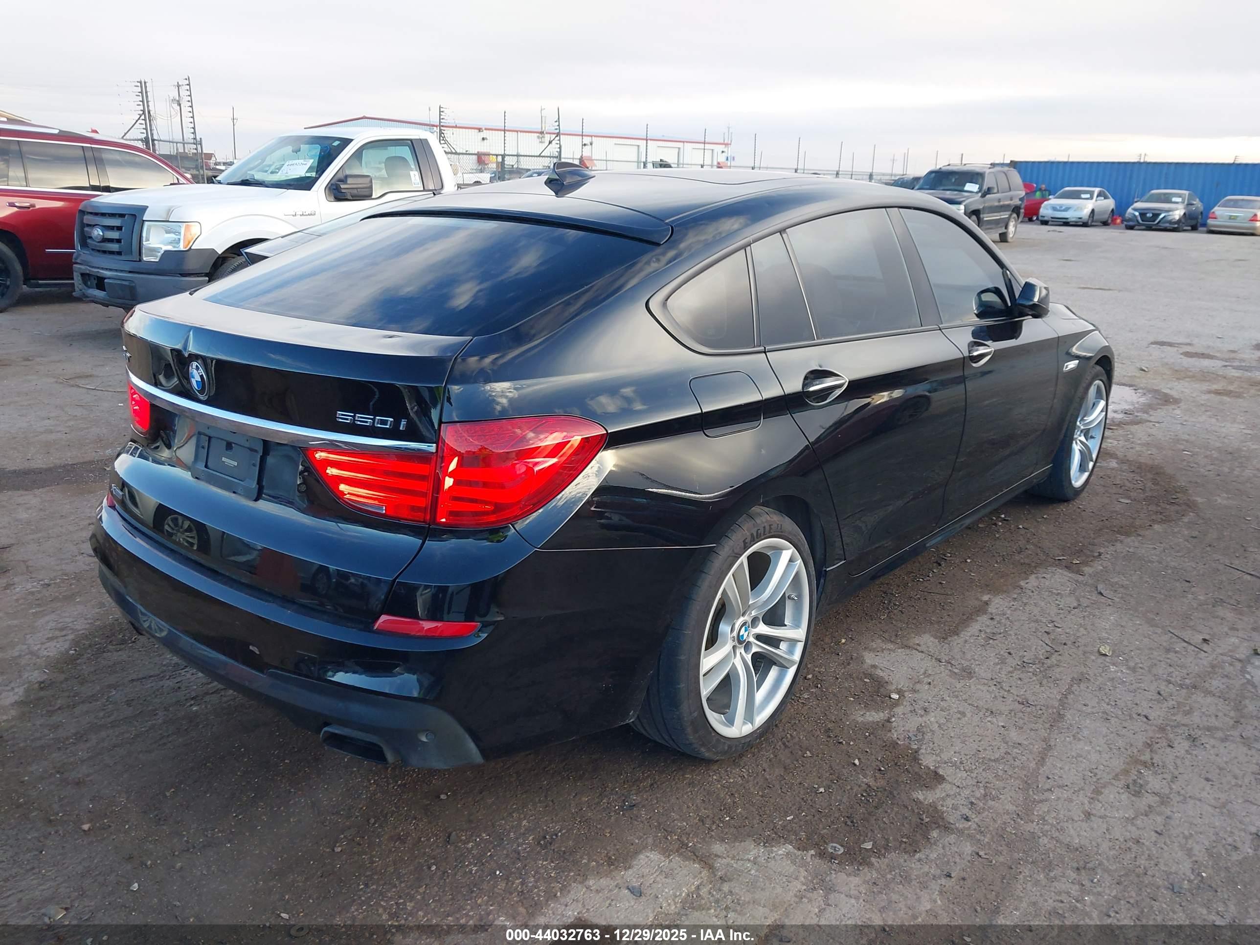 BMW 550I image 4
