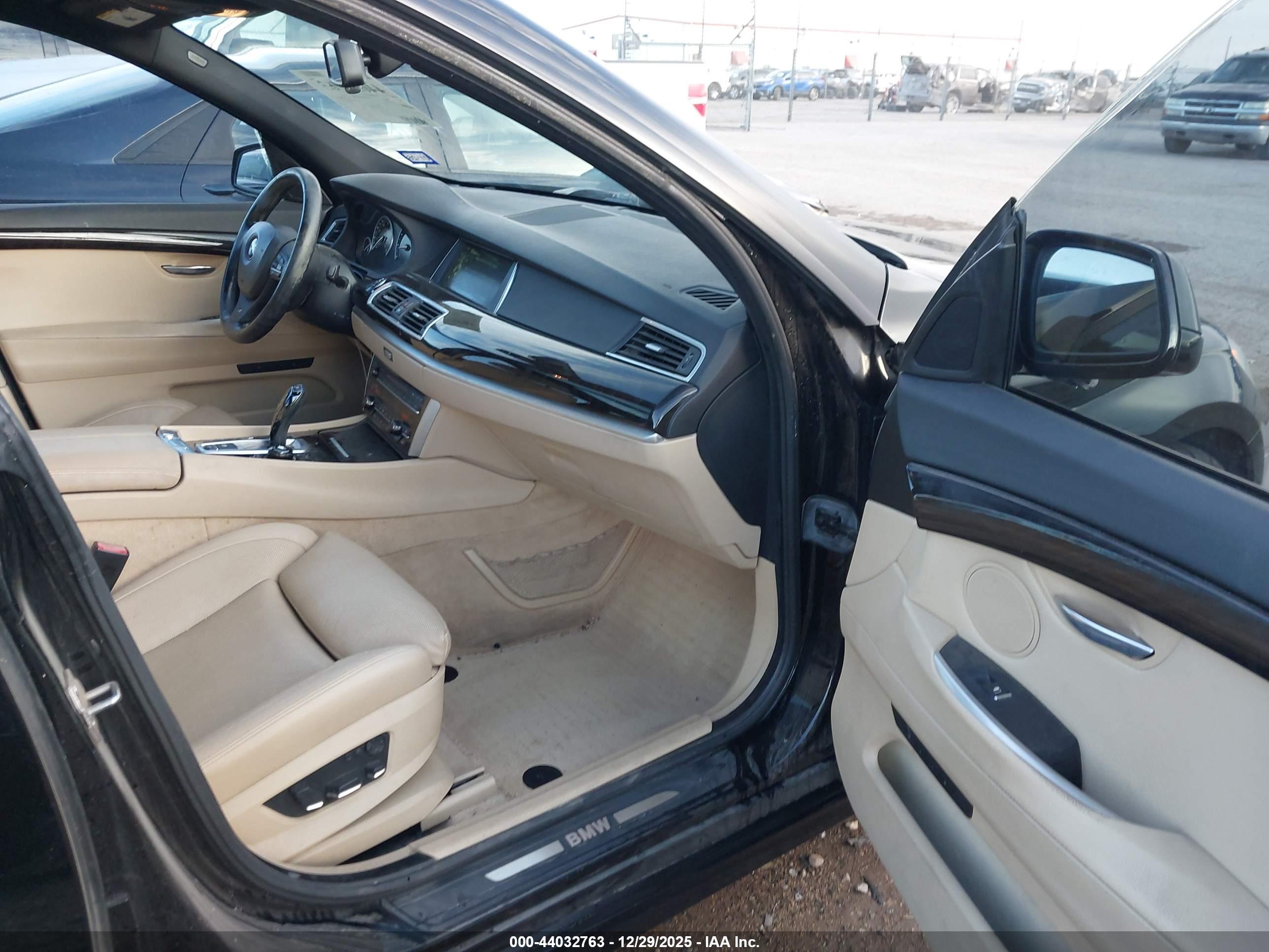 BMW 550I image 5