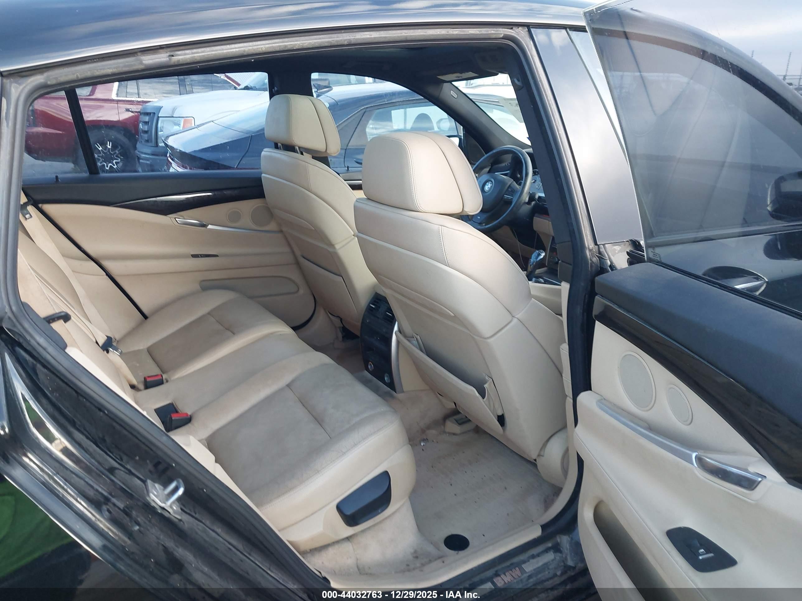 BMW 550I image 8
