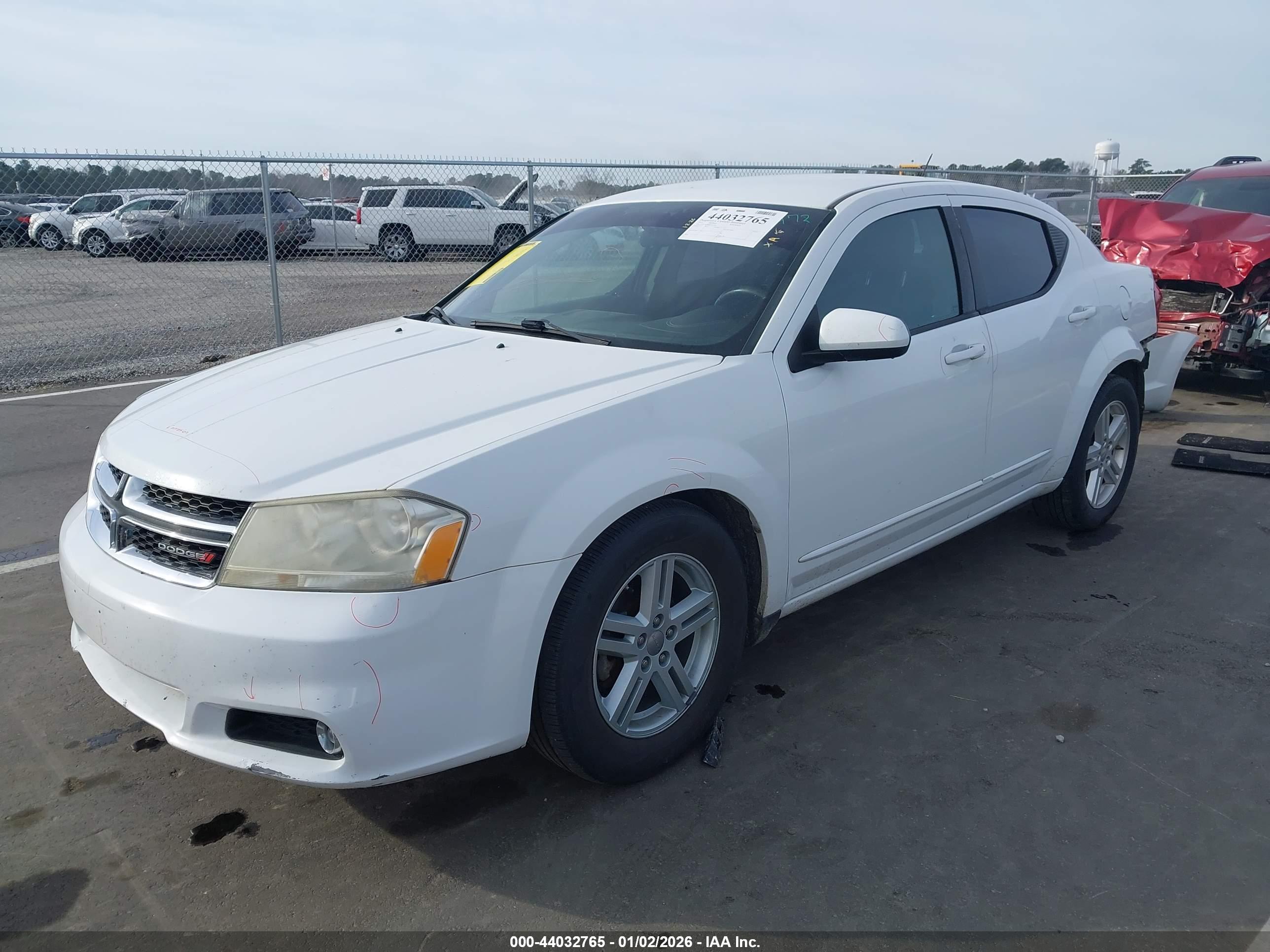 DODGE AVENGER image 2